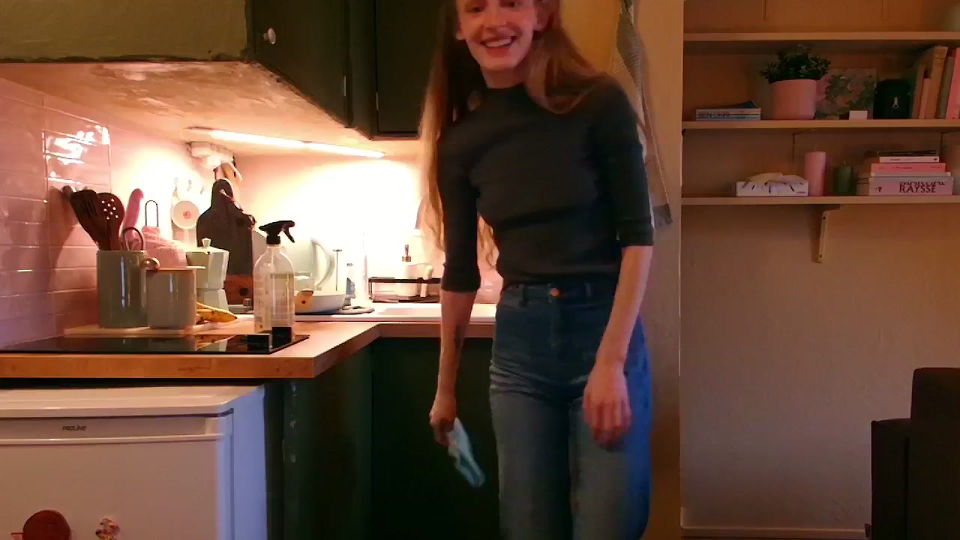 Gallery image thumbnail from Kinkywander's myfreecams stream on, 01/19/2025, 16:47 image 2 of 20