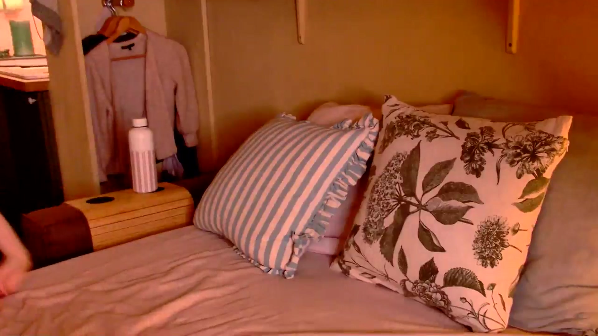 Gallery image thumbnail from Kinkywander's myfreecams stream on, 01/26/2025, 18:59 image 13 of 20