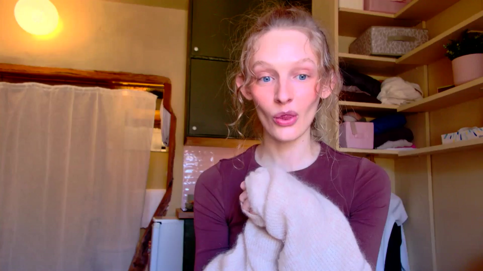Gallery image thumbnail from Kinkywander's myfreecams stream on, 02/01/2025, 15:39 image 2 of 20