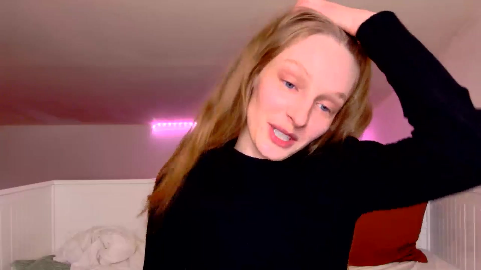 Gallery image thumbnail from Kinkywander's myfreecams stream on, 02/08/2025, 16:03 image 10 of 20