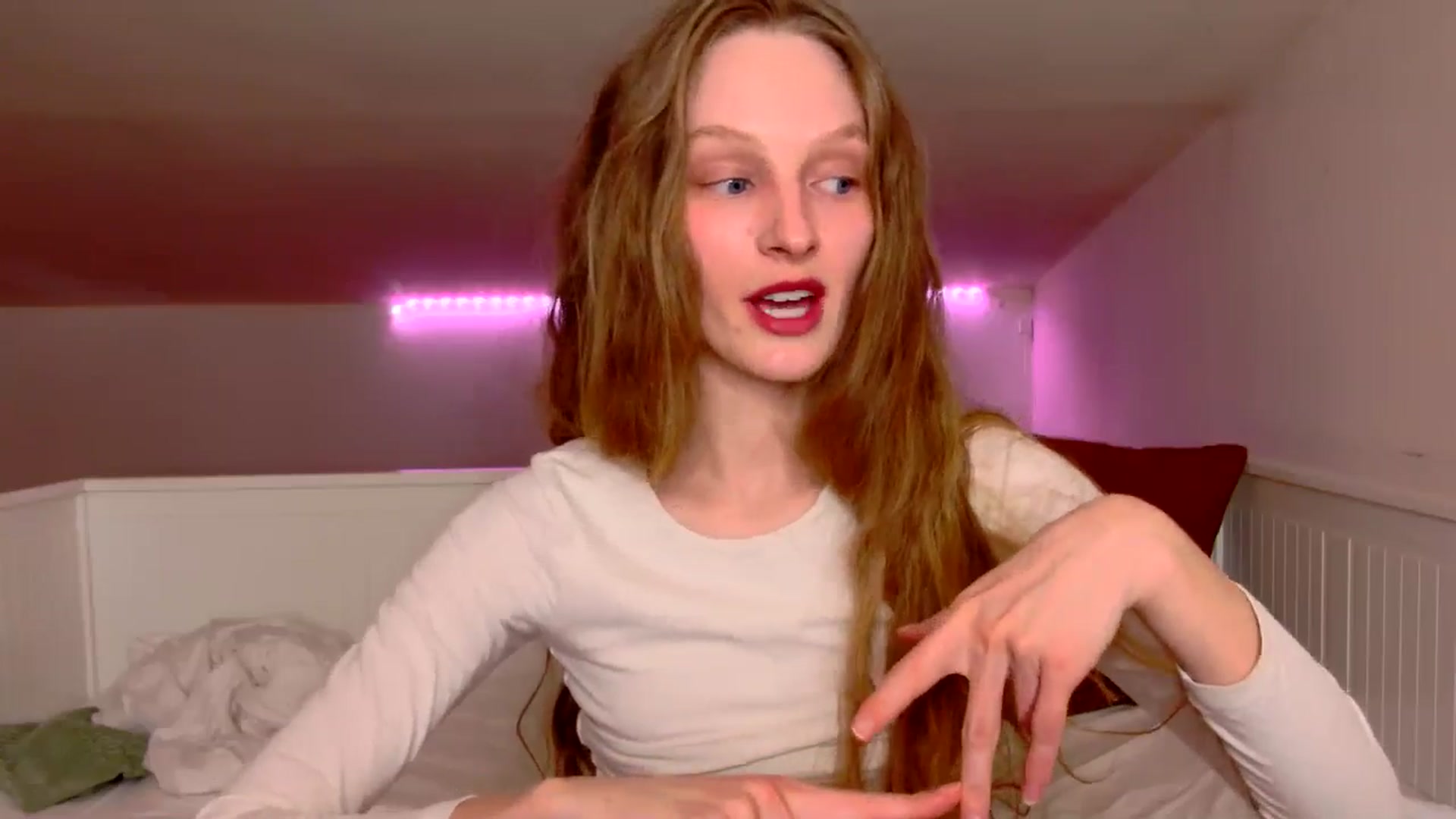 Gallery image thumbnail from Kinkywander's myfreecams stream on, 02/08/2025, 16:03 image 18 of 20