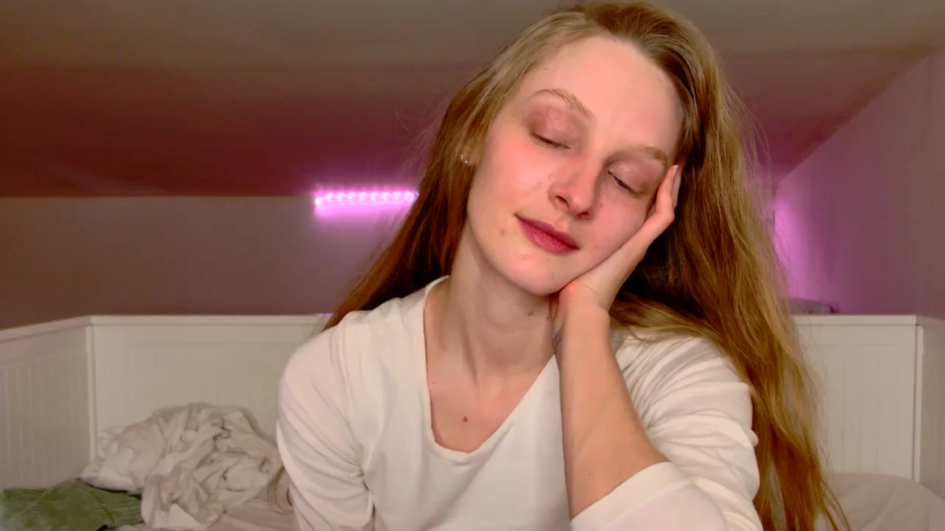 Gallery image thumbnail from Kinkywander's myfreecams stream on, 02/08/2025, 18:04 image 19 of 20