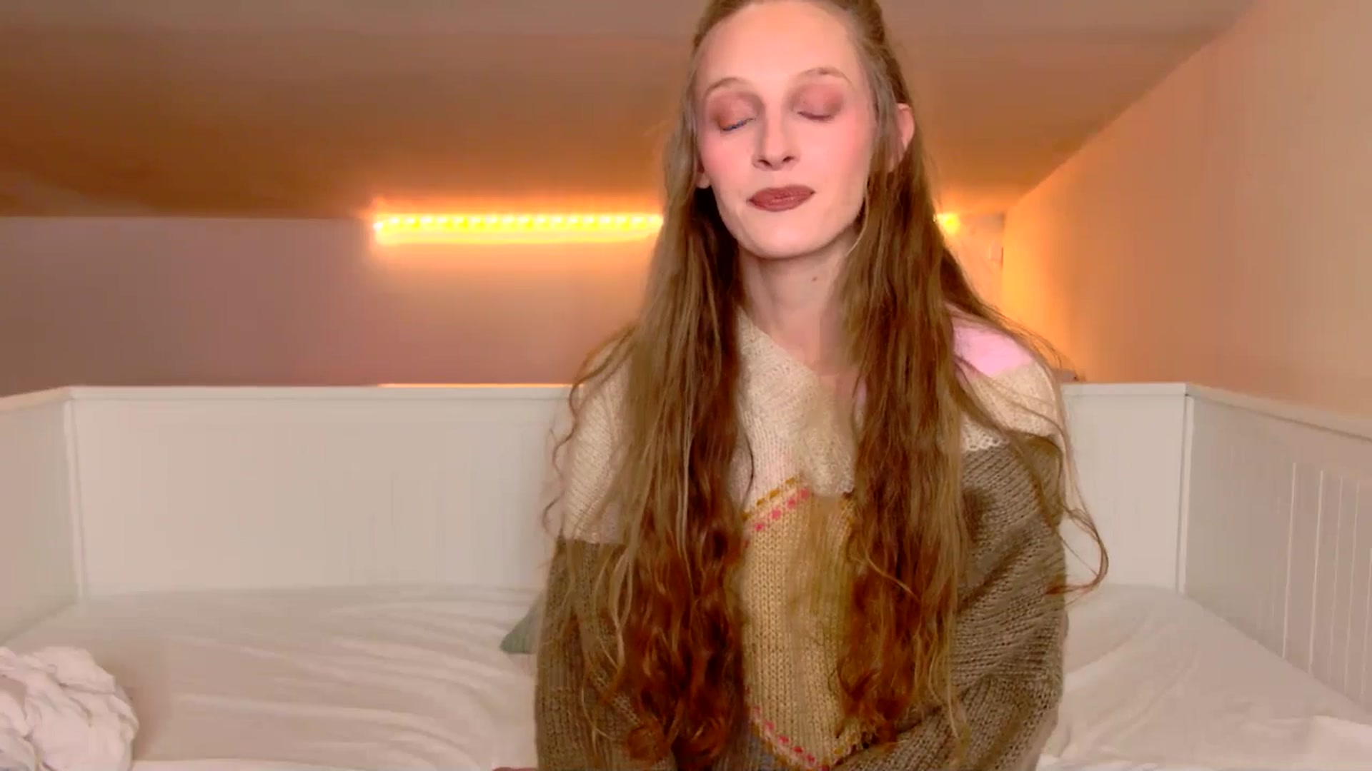 Gallery image thumbnail from Kinkywander's myfreecams stream on, 02/09/2025, 19:17 image 9 of 20