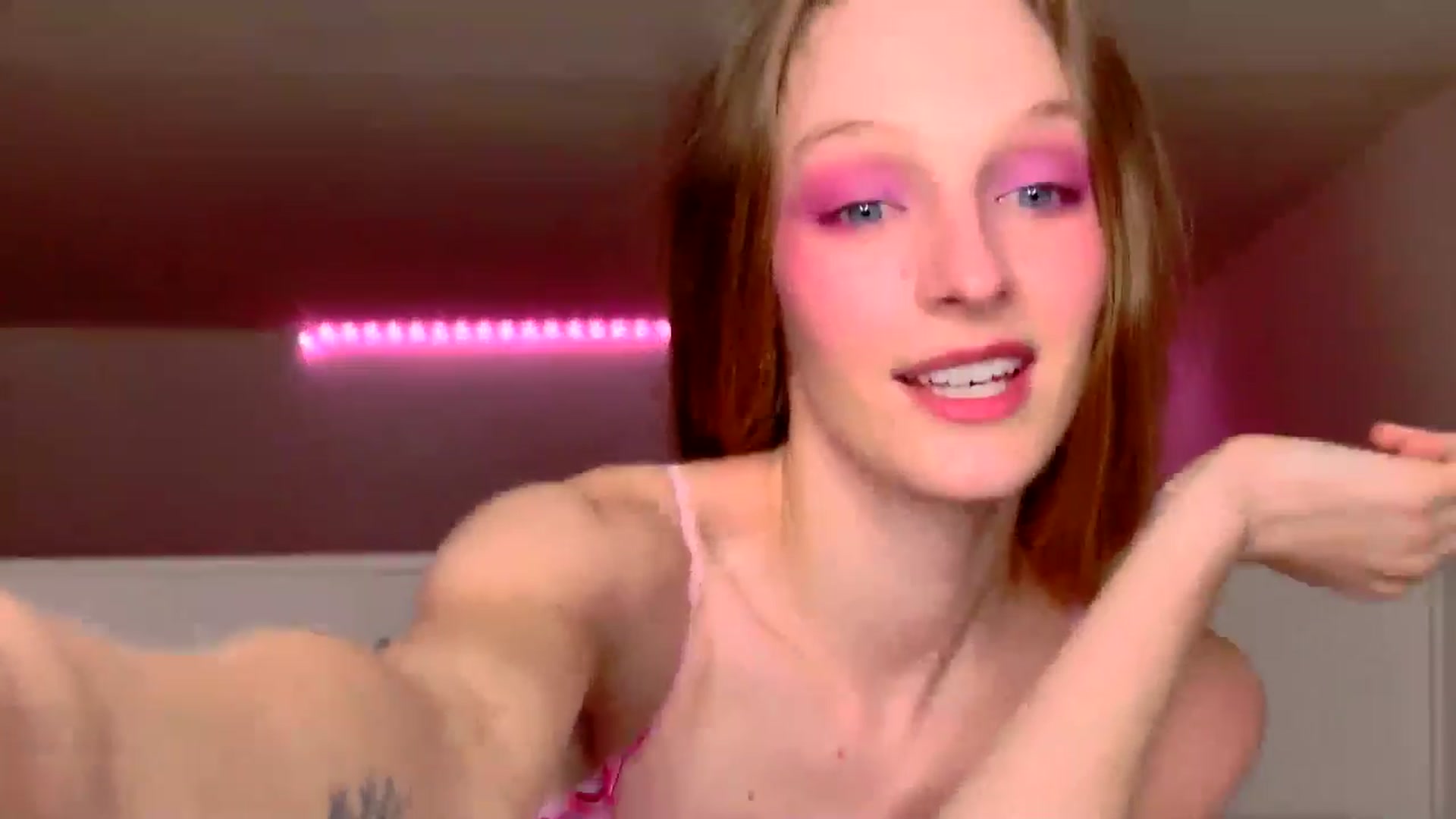 Gallery image thumbnail from Kinkywander's myfreecams stream on, 02/16/2025, 17:20 image 9 of 20