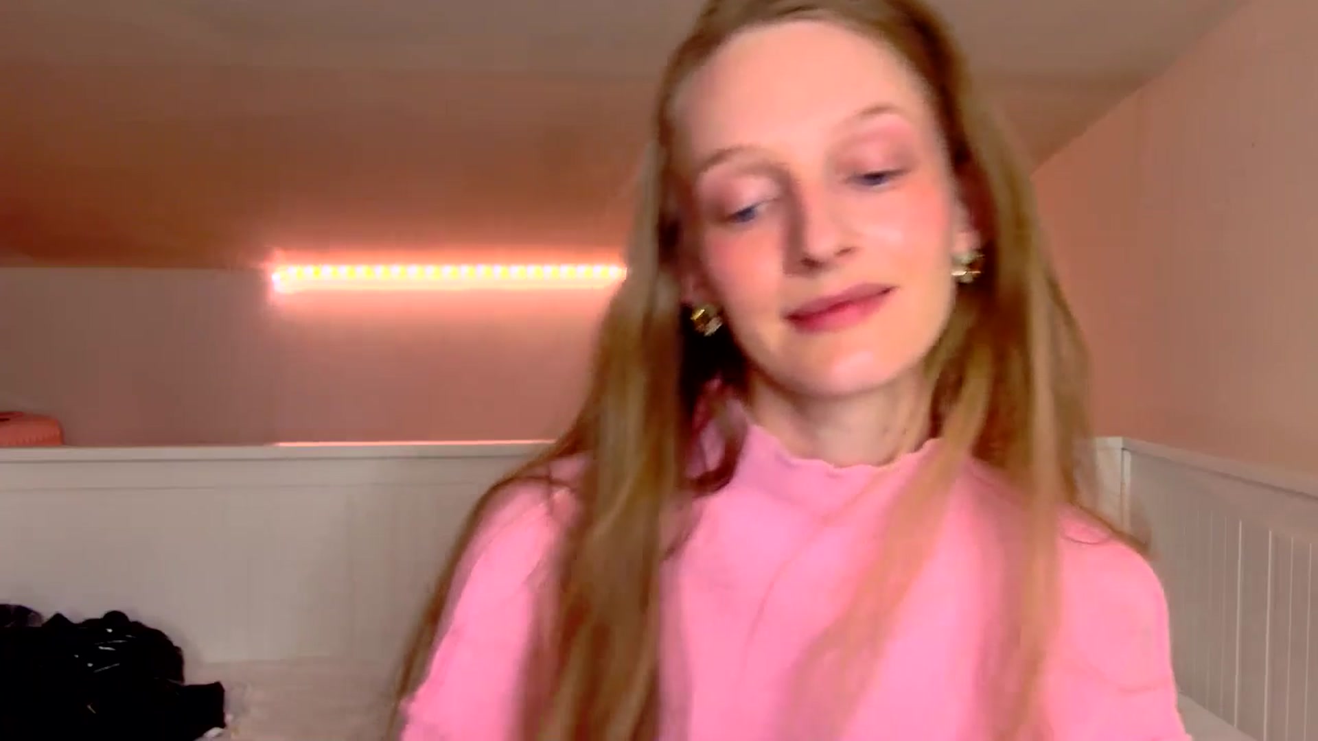 Gallery image thumbnail from Kinkywander's myfreecams stream on, 03/01/2025, 16:49 image 10 of 20