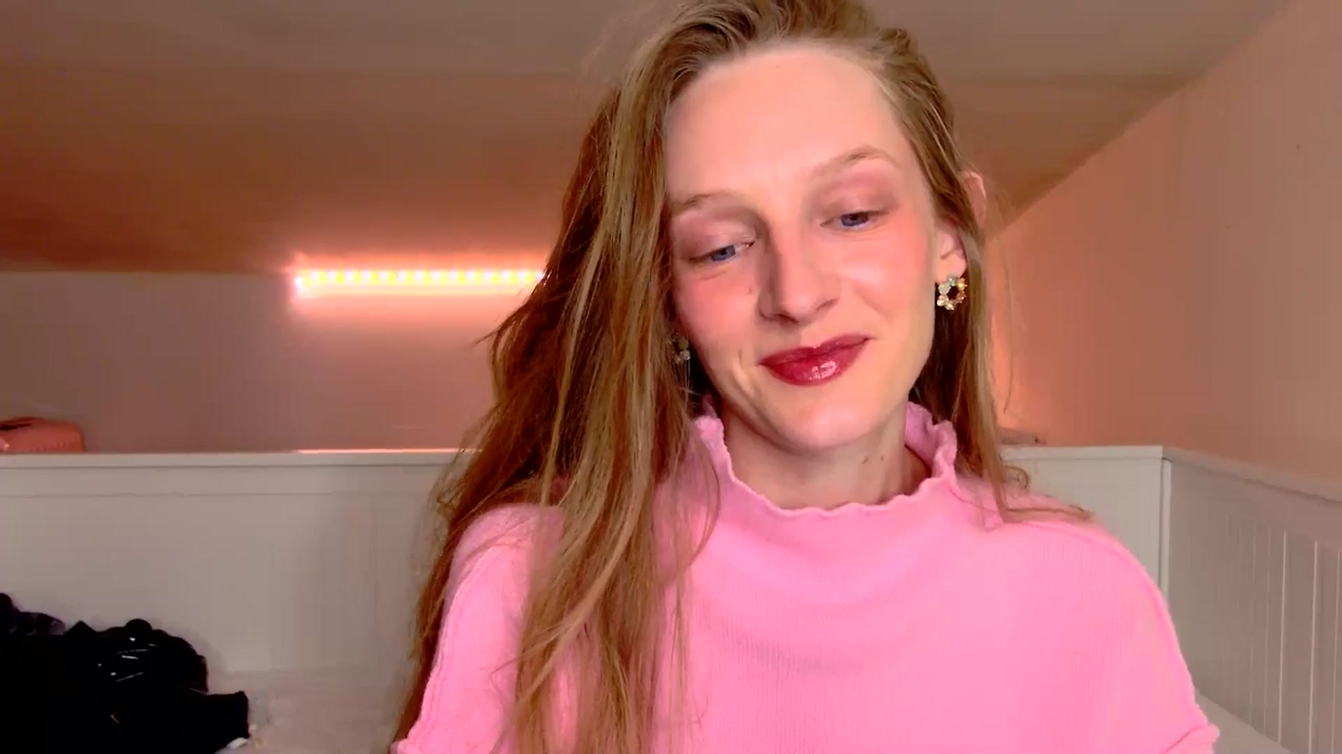 Gallery image thumbnail from Kinkywander's myfreecams stream on, 03/01/2025, 16:49 image 16 of 20