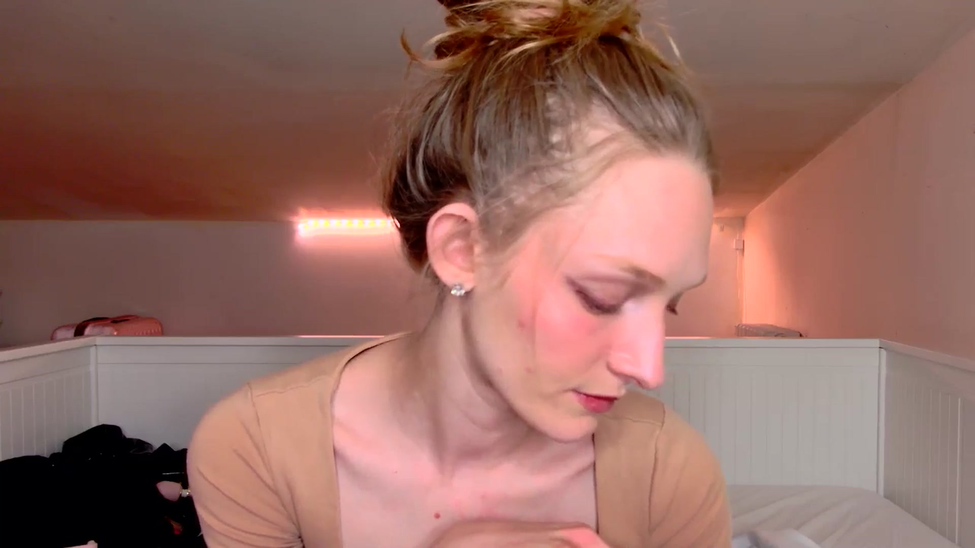Gallery image thumbnail from Kinkywander's myfreecams stream on, 03/02/2025, 19:27 image 11 of 20