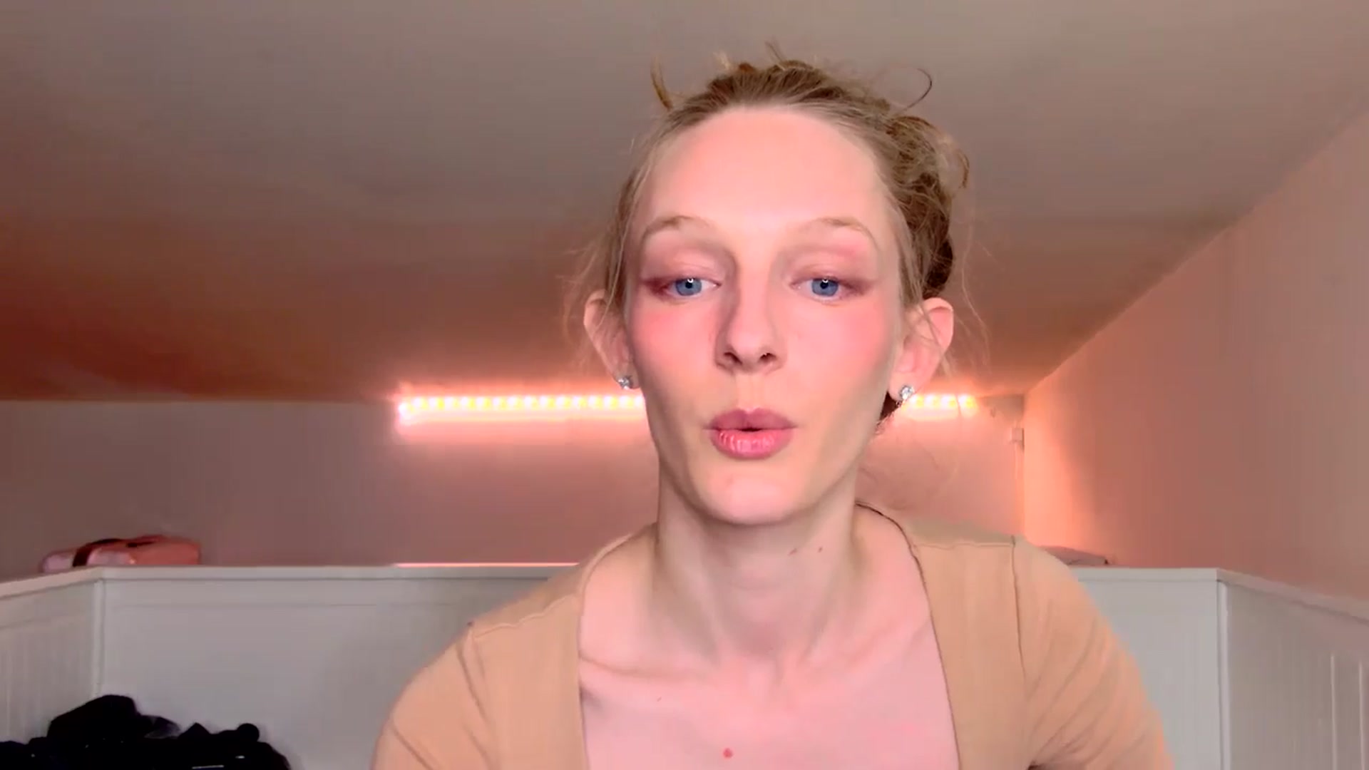 Gallery image thumbnail from Kinkywander's myfreecams stream on, 03/02/2025, 19:27 image 13 of 20