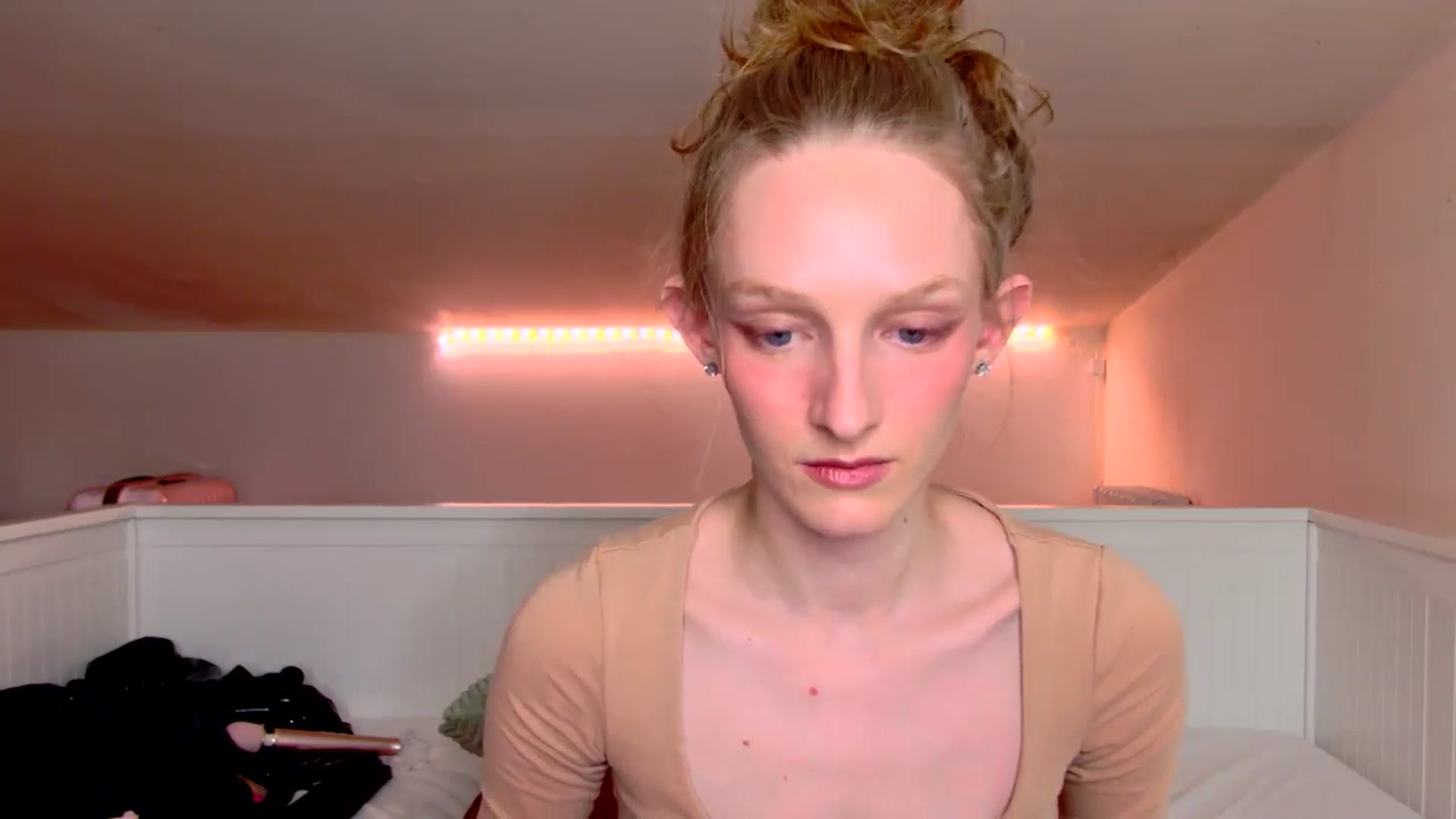 Gallery image thumbnail from Kinkywander's myfreecams stream on, 03/02/2025, 19:27 image 12 of 20