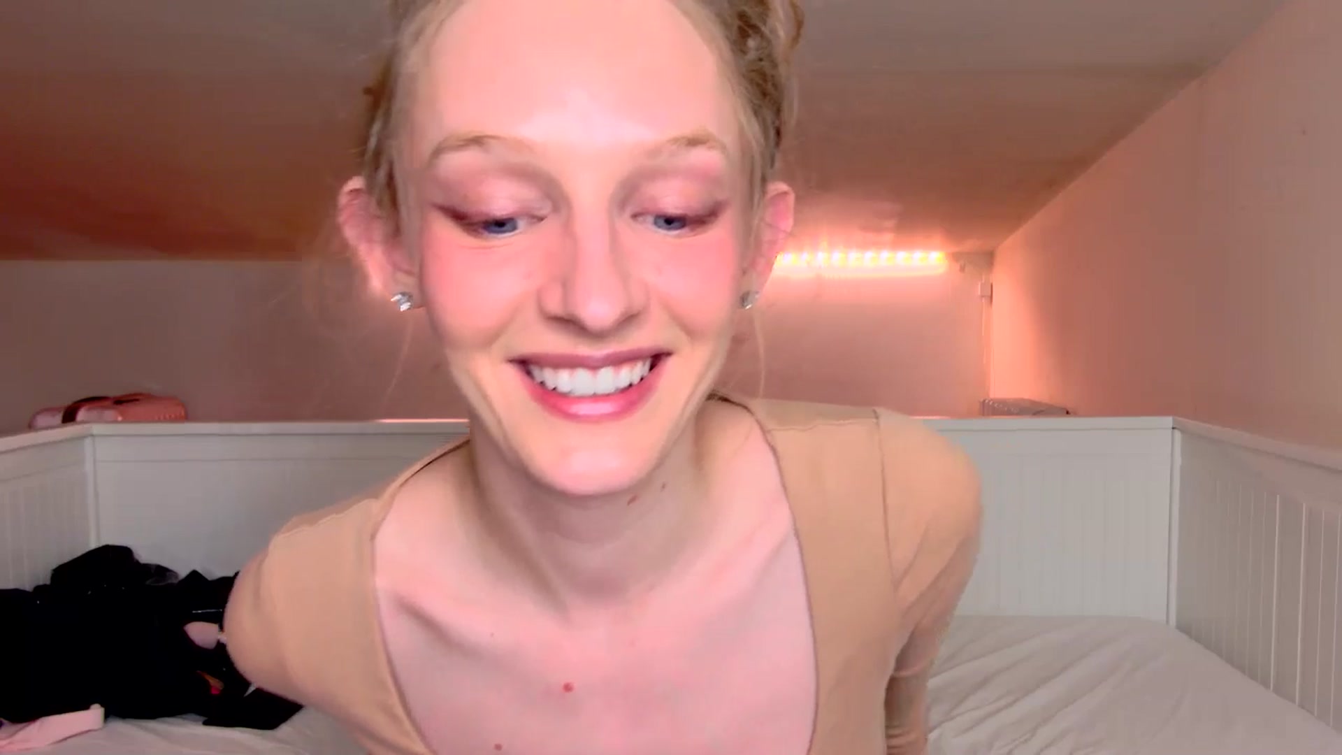 Gallery image thumbnail from Kinkywander's myfreecams stream on, 03/02/2025, 19:27 image 16 of 20