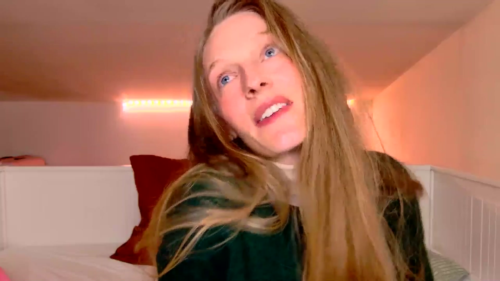 Gallery image thumbnail from Kinkywander's myfreecams stream on, 03/08/2025, 18:19 image 15 of 20