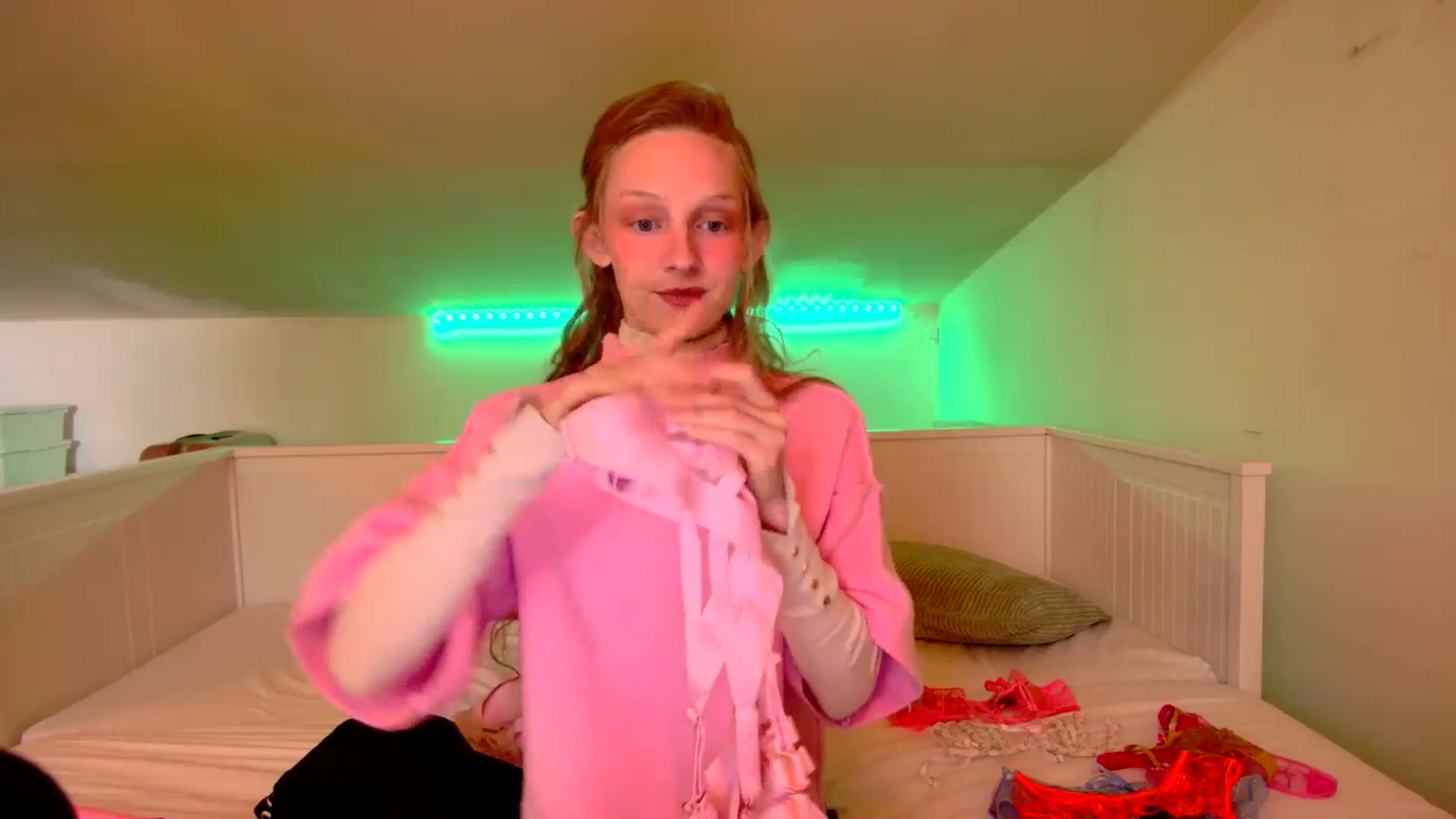 Gallery image thumbnail from Kinkywander's myfreecams stream on, 03/23/2025, 18:43 image 4 of 20