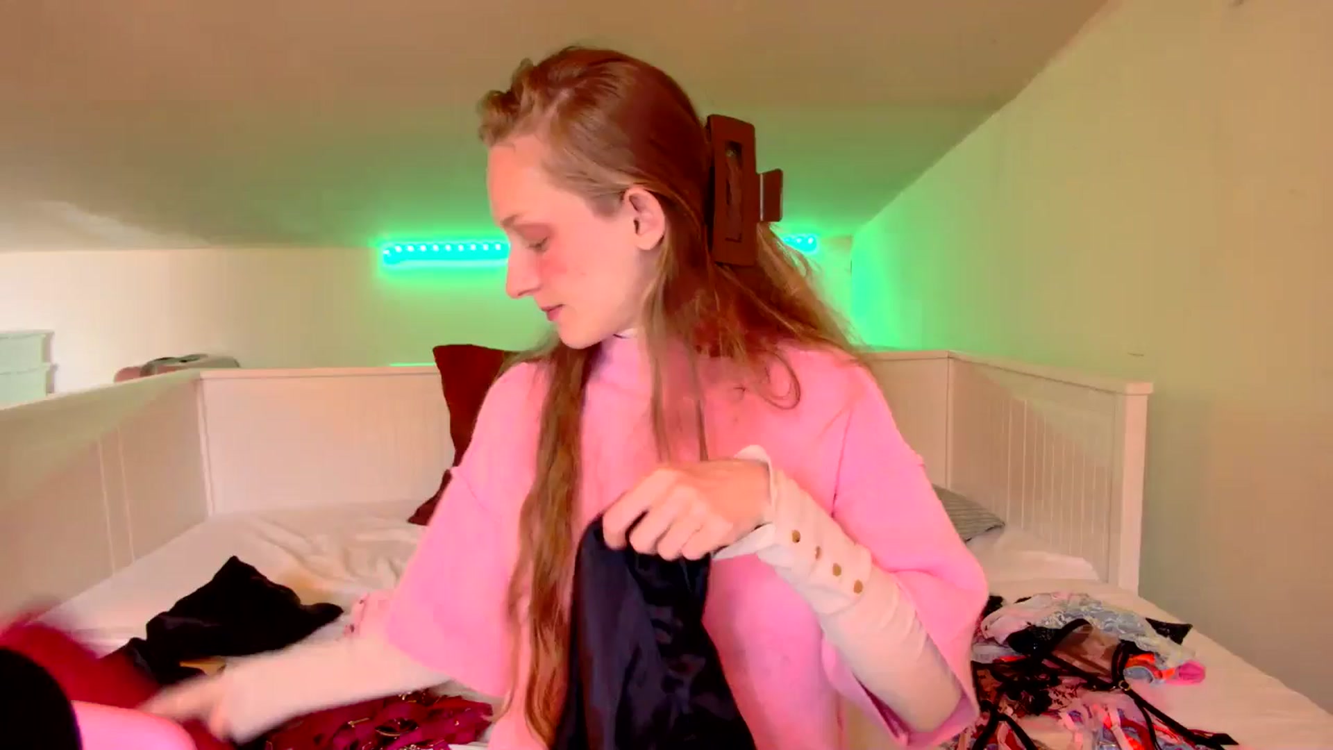 Gallery image thumbnail from Kinkywander's myfreecams stream on, 03/23/2025, 18:43 image 7 of 20