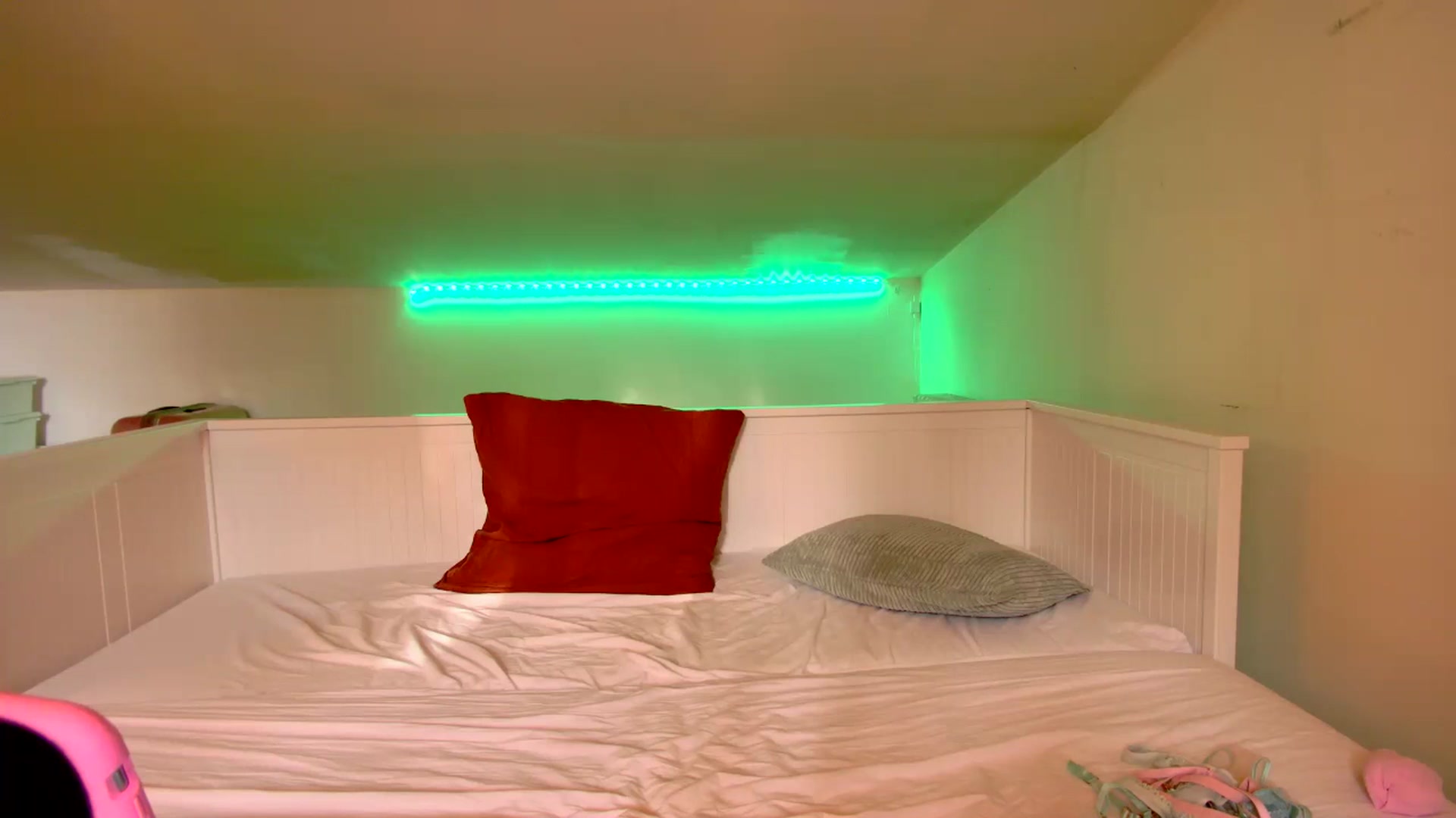 Gallery image thumbnail from Kinkywander's myfreecams stream on, 03/23/2025, 18:43 image 10 of 20