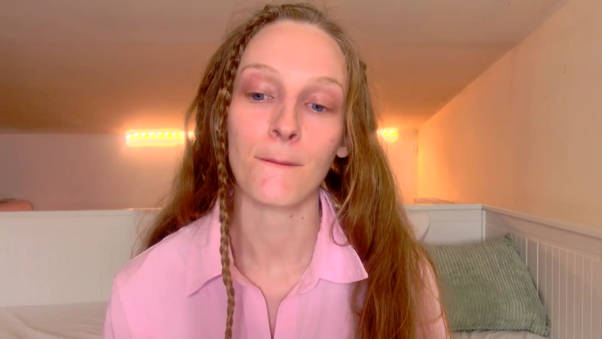 Gallery image thumbnail from Kinkywander's myfreecams stream on, 03/29/2025, 15:43 image 10 of 20