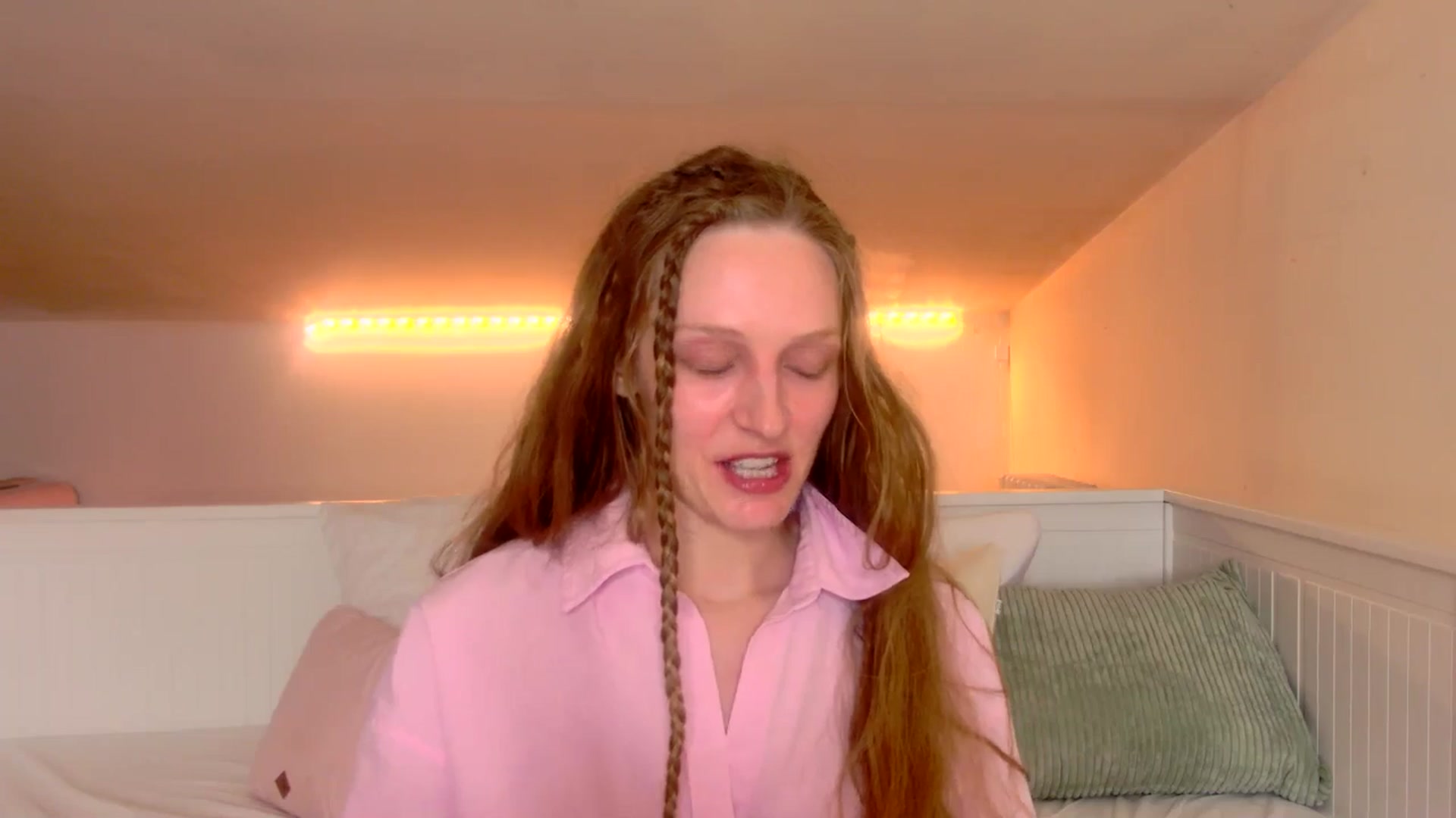 Gallery image thumbnail from Kinkywander's myfreecams stream on, 03/29/2025, 15:43 image 13 of 20