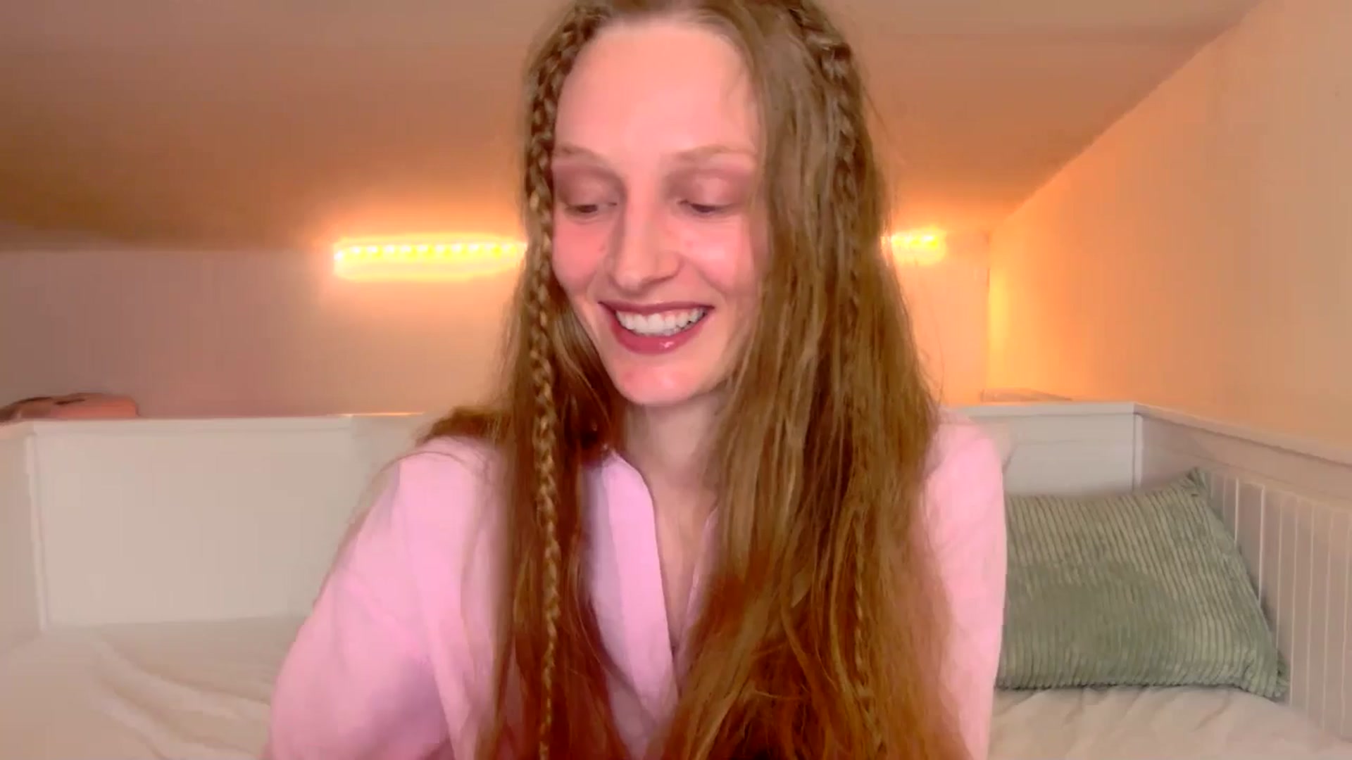 Gallery image thumbnail from Kinkywander's myfreecams stream on, 03/29/2025, 18:07 image 12 of 20