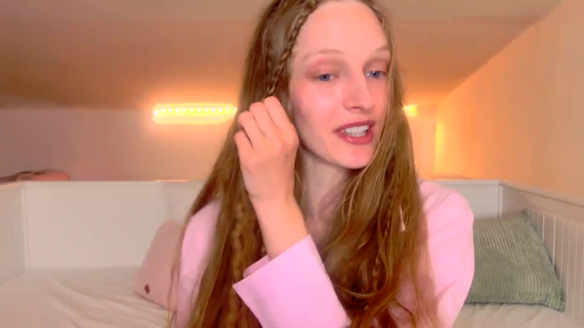 Gallery image thumbnail from Kinkywander's myfreecams stream on, 03/29/2025, 18:07 image 14 of 20
