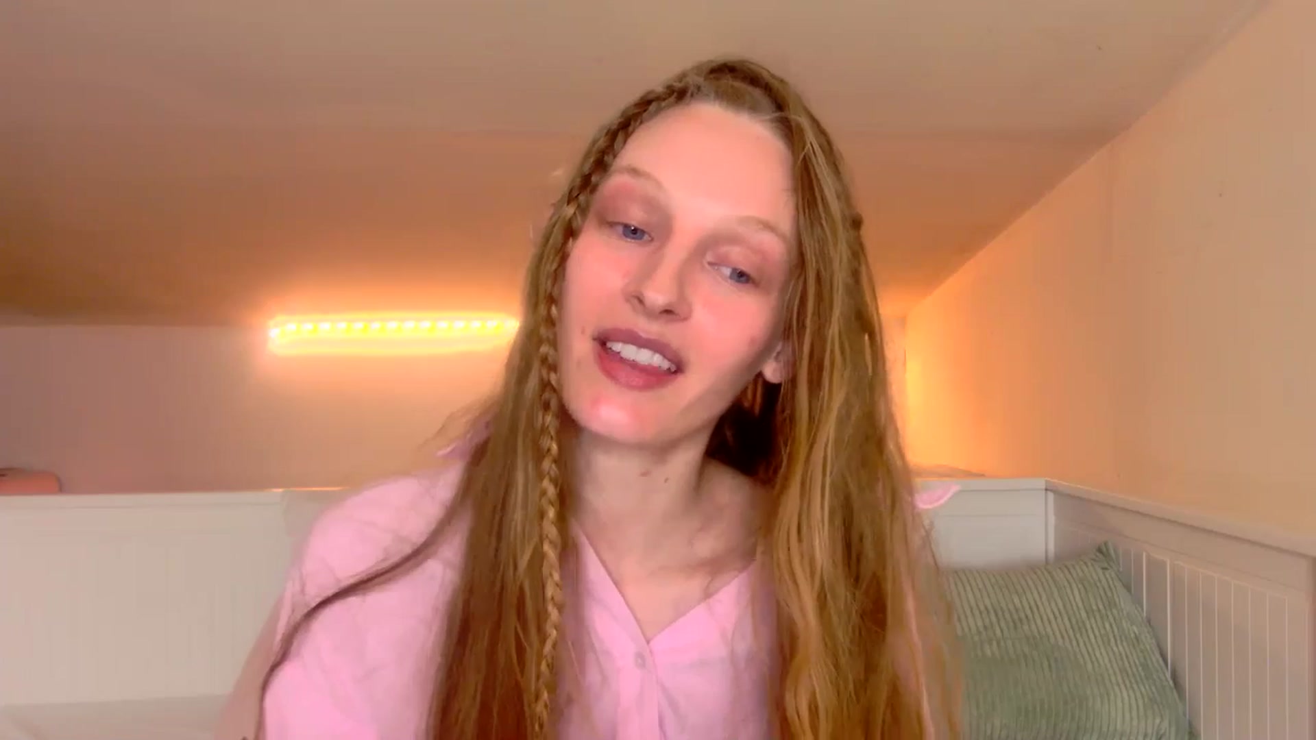 Gallery image thumbnail from Kinkywander's myfreecams stream on, 03/29/2025, 18:07 image 7 of 20