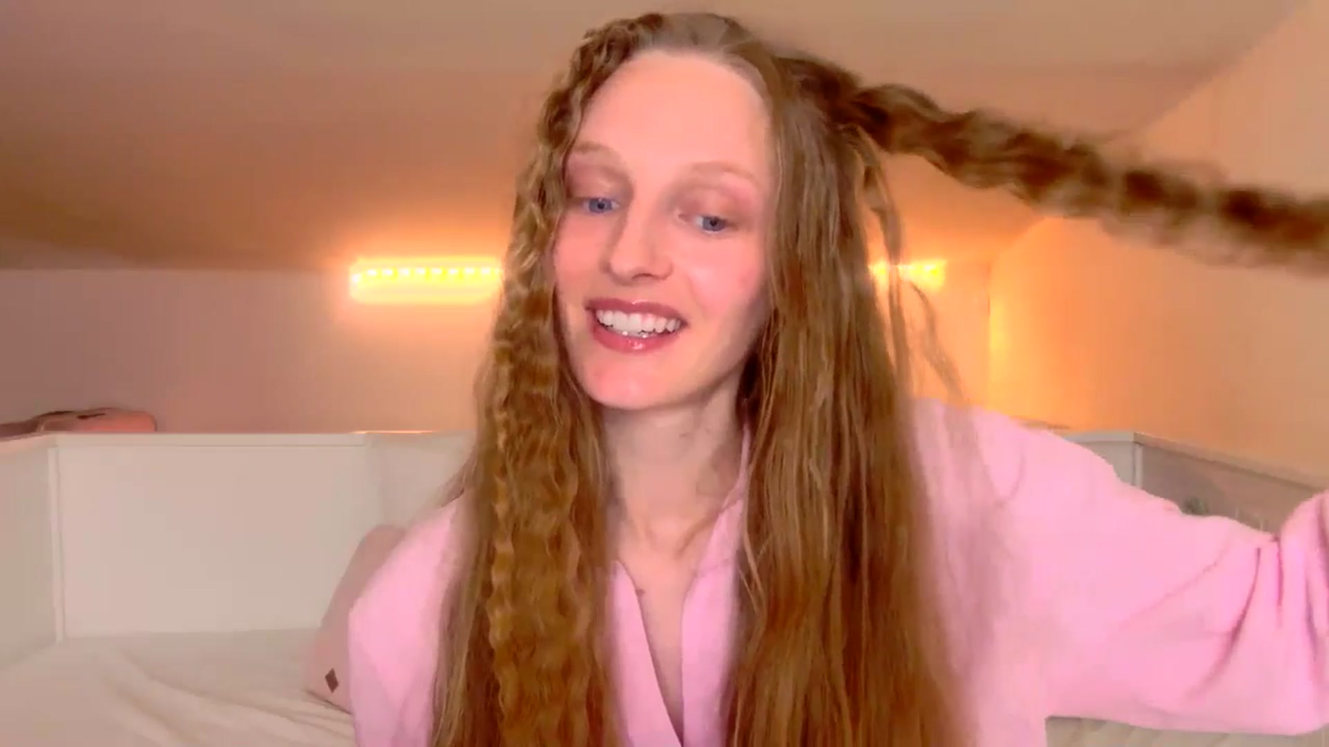 Gallery image thumbnail from Kinkywander's myfreecams stream on, 03/29/2025, 18:07 image 15 of 20