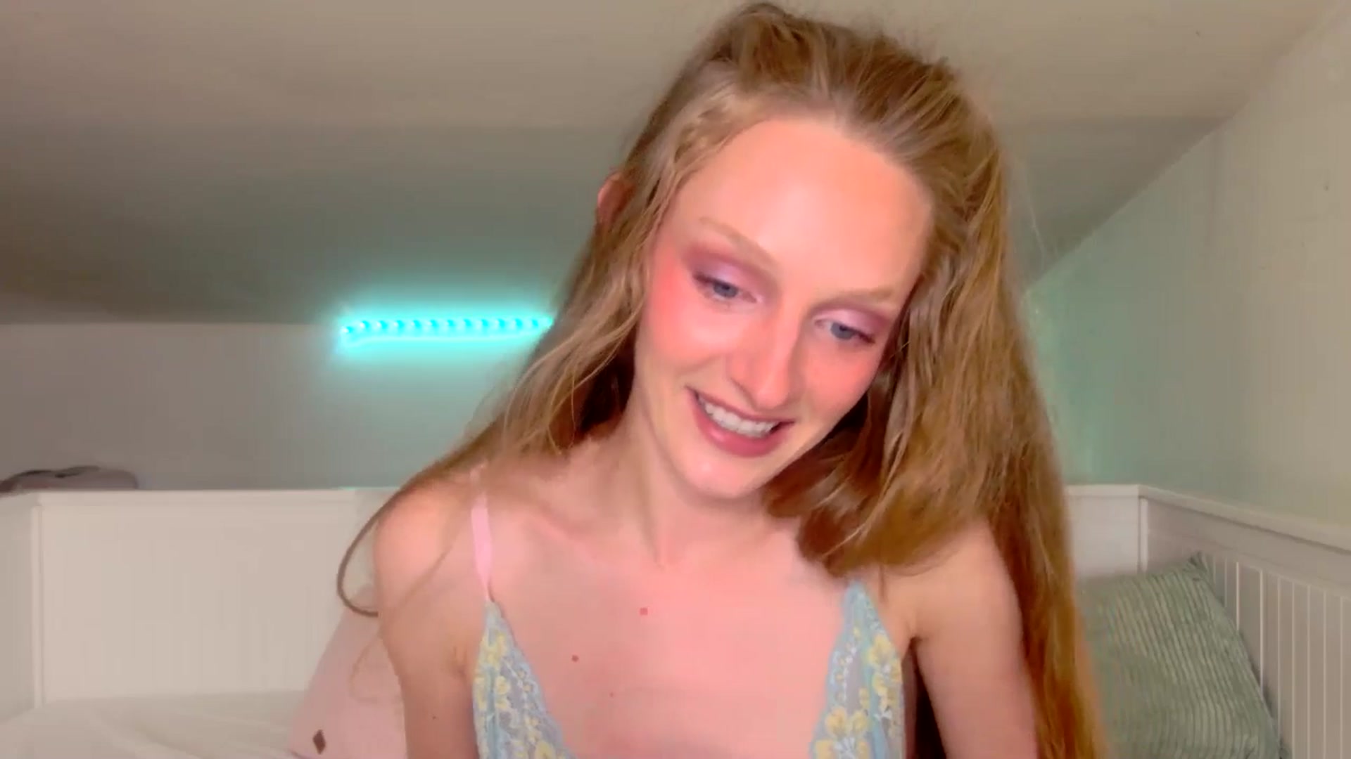 Gallery image thumbnail from Kinkywander's myfreecams stream on, 03/30/2025, 16:02 image 11 of 20