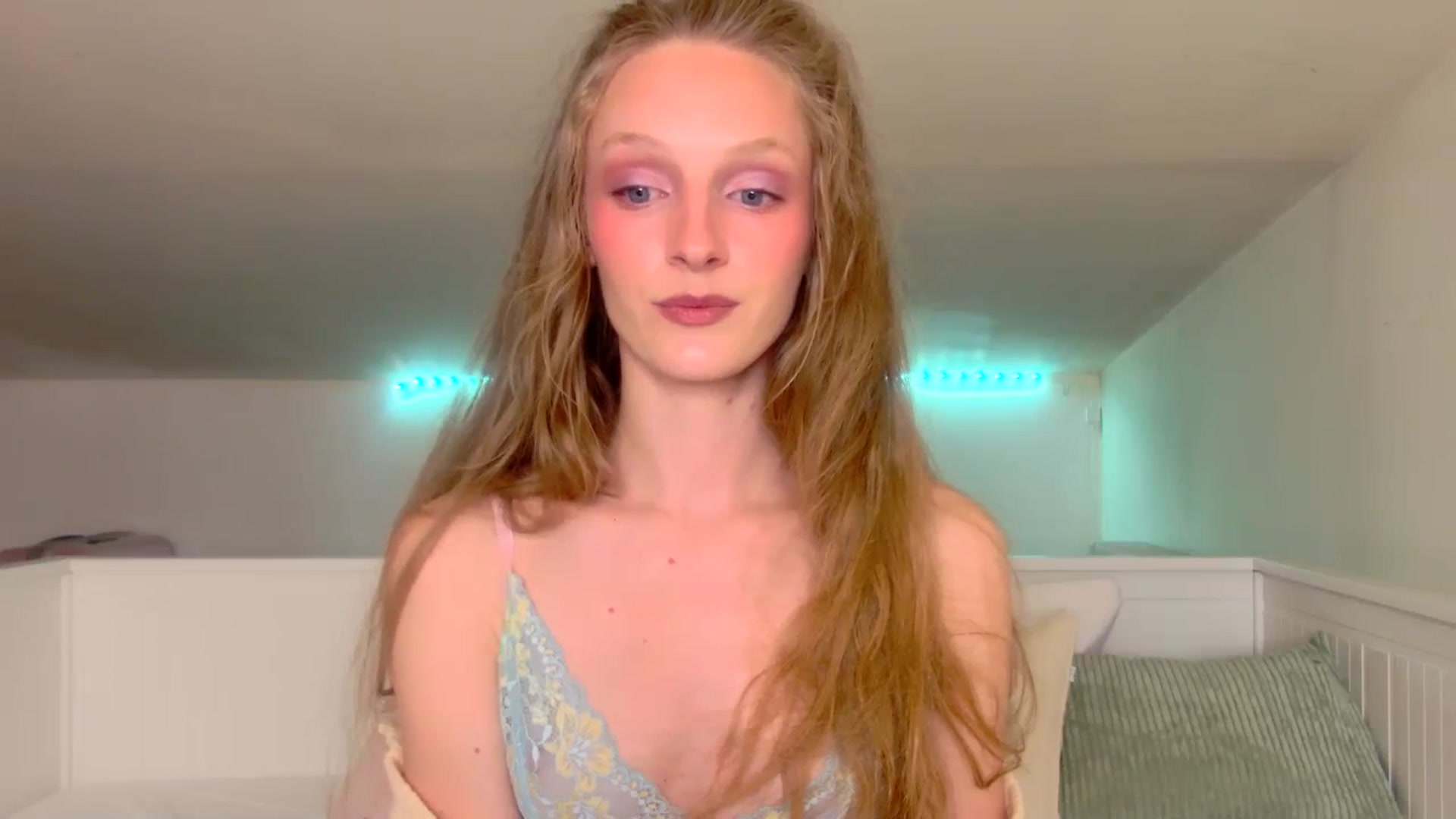 Gallery image thumbnail from Kinkywander's myfreecams stream on, 03/30/2025, 16:02 image 17 of 20