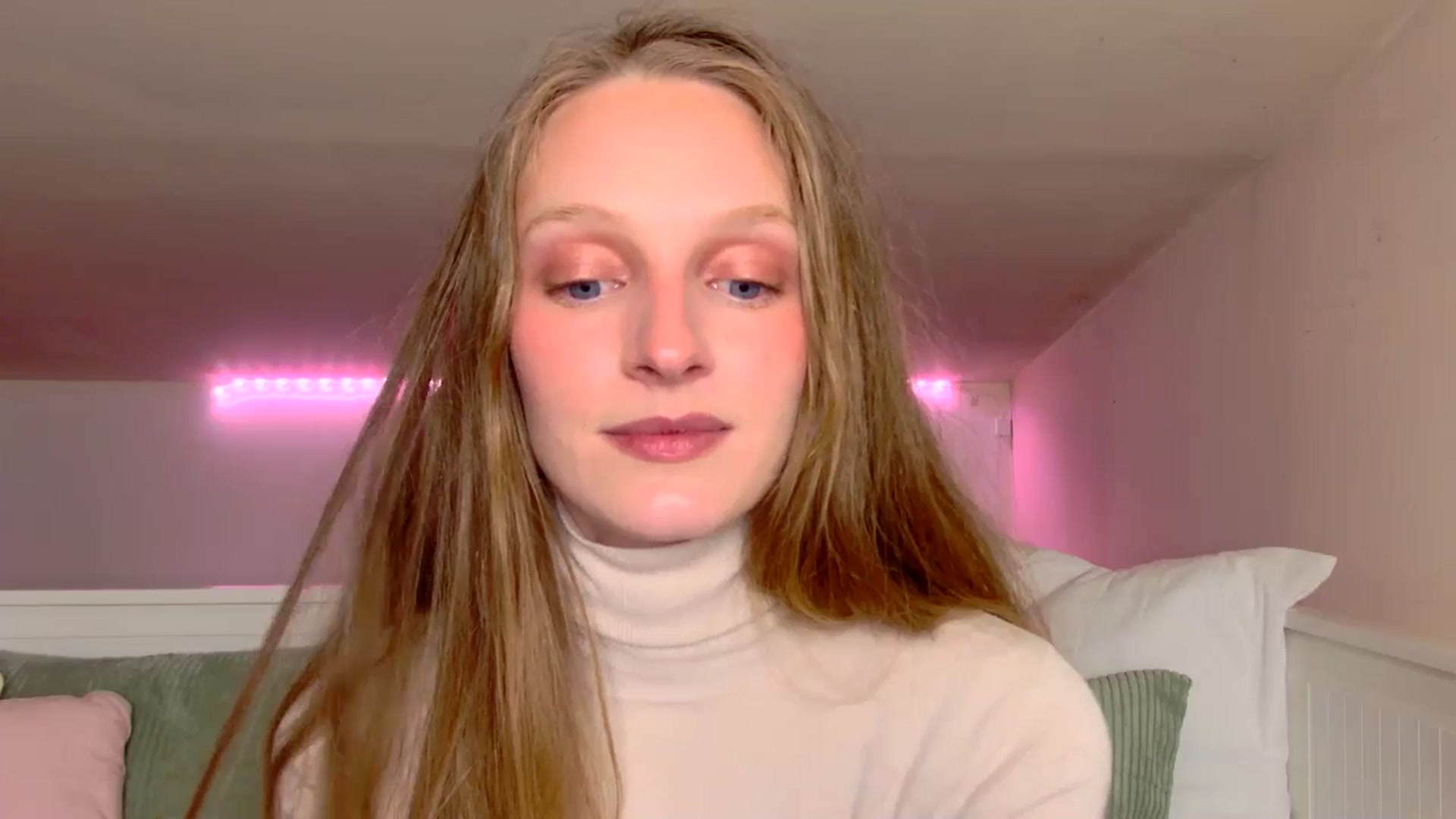 Gallery image thumbnail from Kinkywander's myfreecams stream on, 04/20/2025, 14:51 image 15 of 20