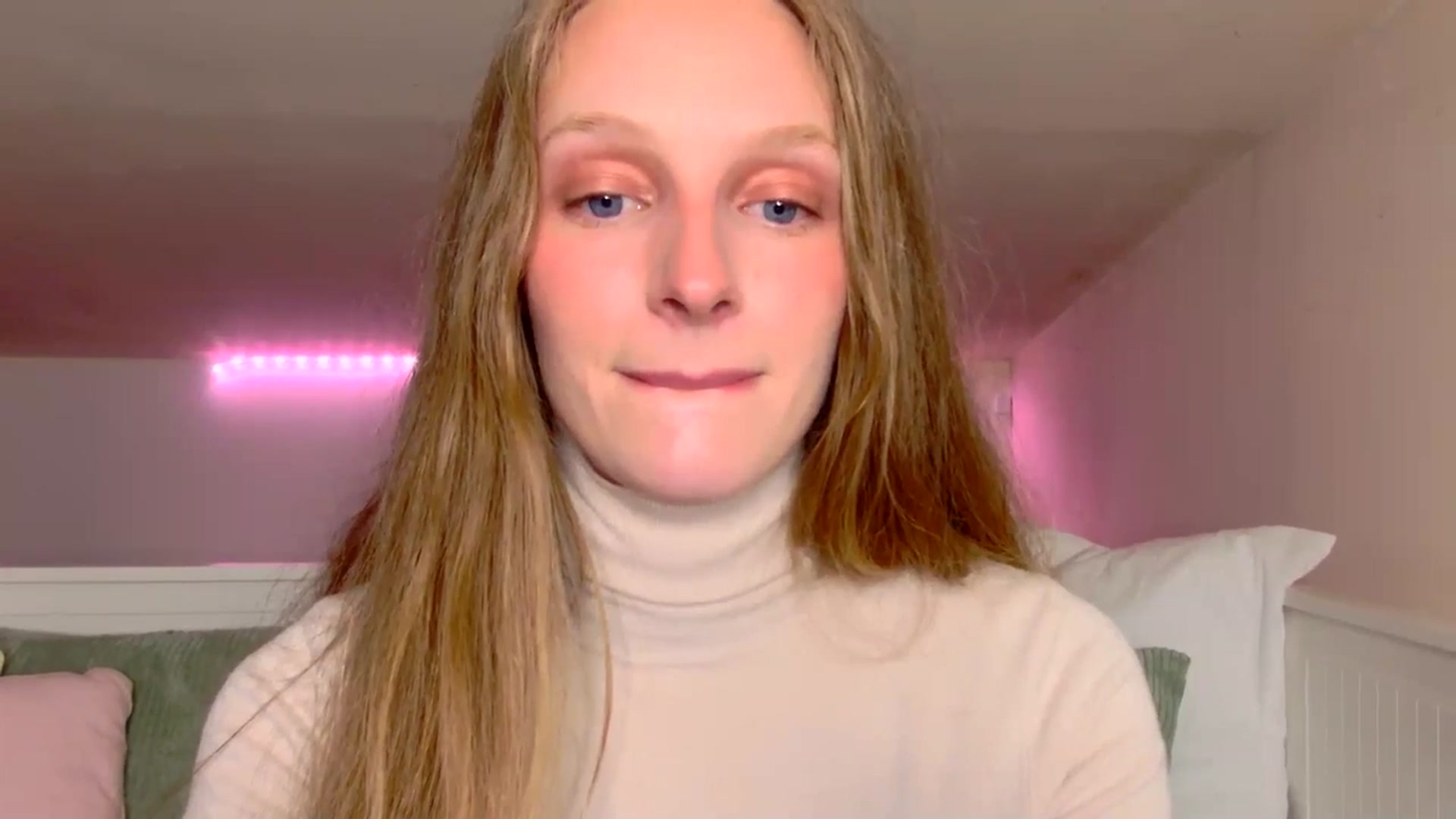 Gallery image thumbnail from Kinkywander's myfreecams stream on, 04/20/2025, 14:51 image 16 of 20