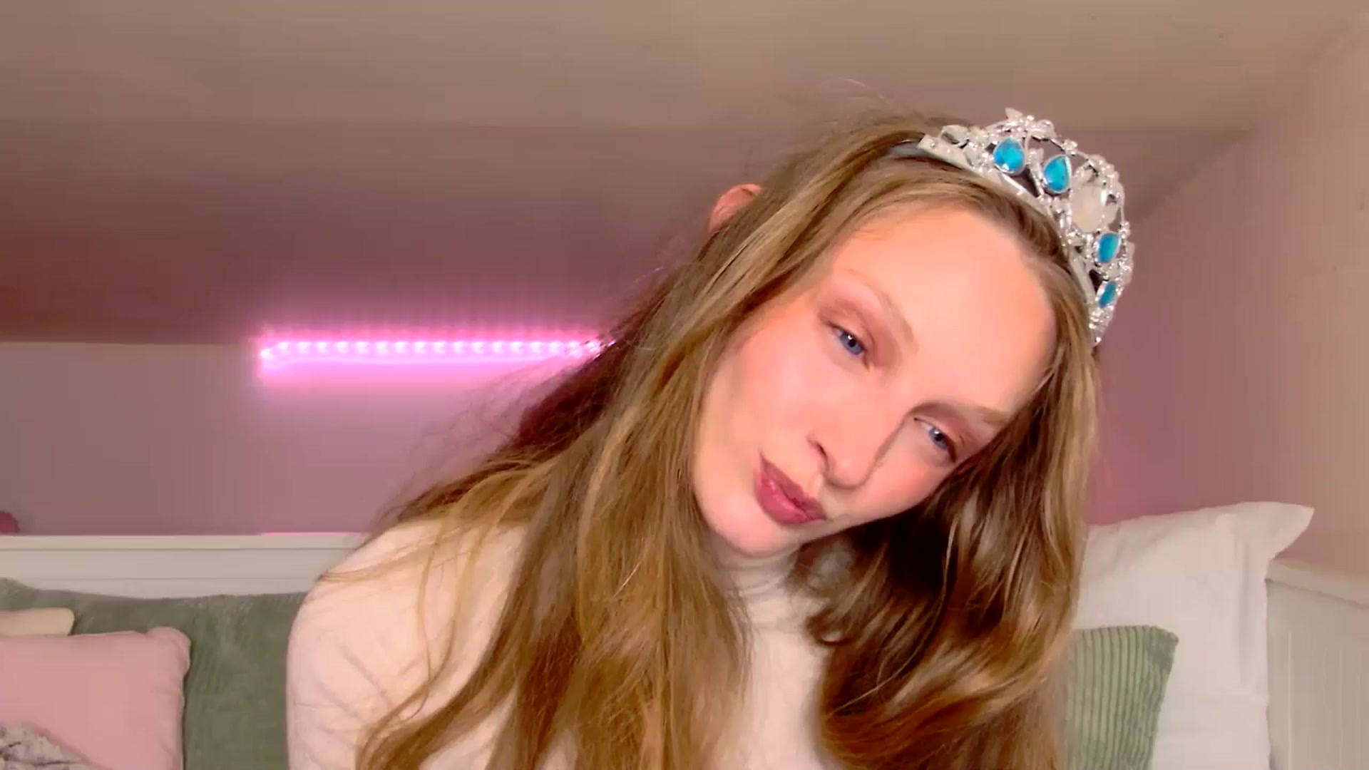 Gallery image thumbnail from Kinkywander's myfreecams stream on, 04/20/2025, 17:05 image 16 of 20