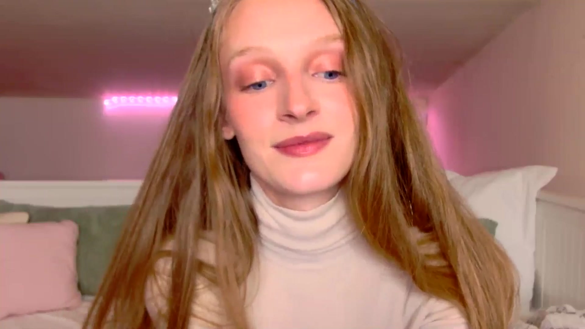 Gallery image thumbnail from Kinkywander's myfreecams stream on, 04/20/2025, 17:05 image 8 of 20