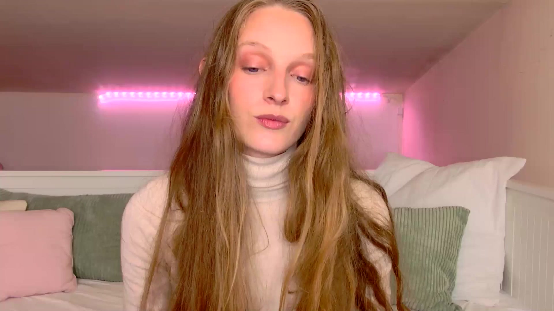 Gallery image thumbnail from Kinkywander's myfreecams stream on, 04/20/2025, 17:05 image 12 of 20