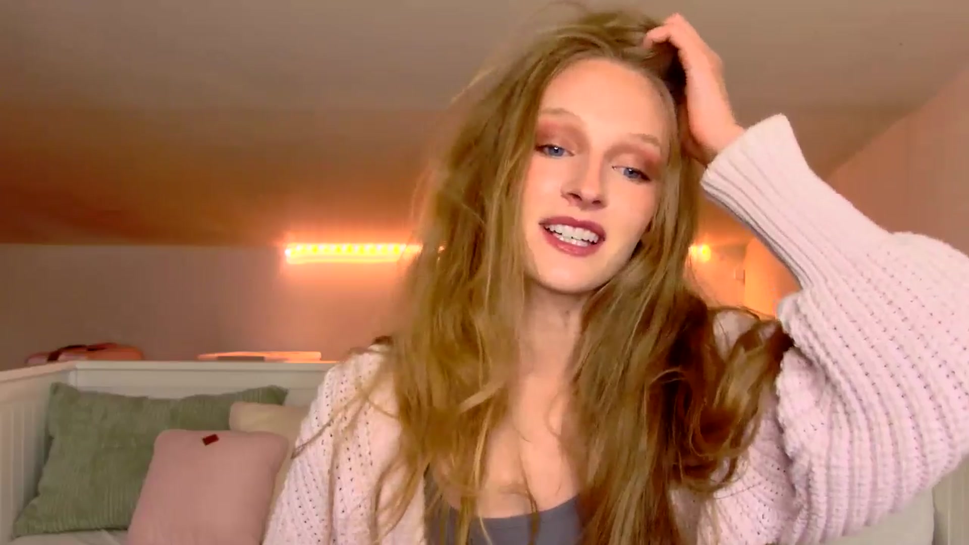 Gallery image thumbnail from Kinkywander's myfreecams stream on, 04/26/2025, 14:29 image 13 of 20
