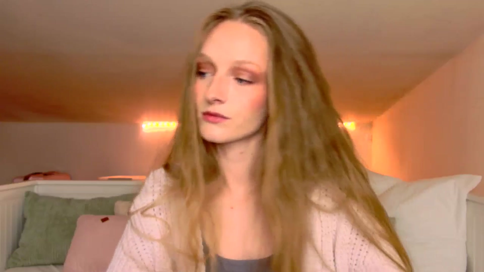Gallery image thumbnail from Kinkywander's myfreecams stream on, 04/26/2025, 14:29 image 18 of 20