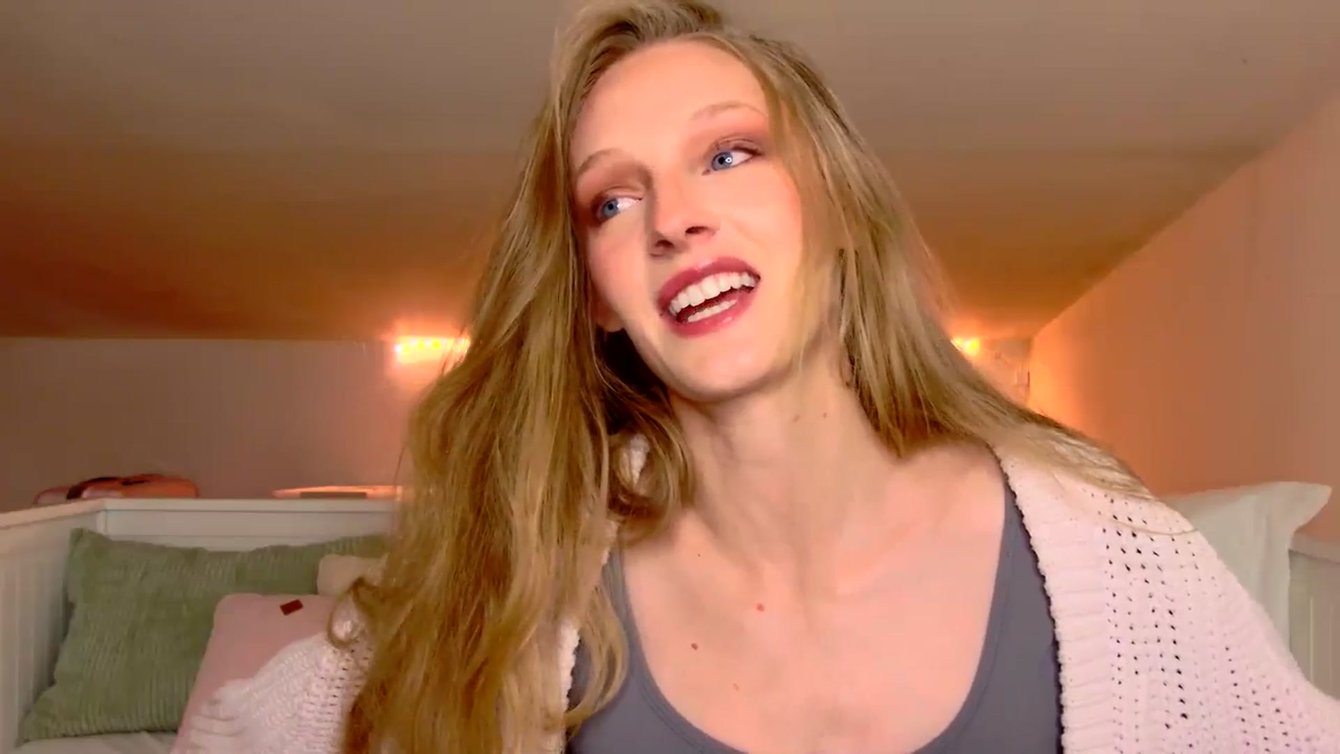 Gallery image thumbnail from Kinkywander's myfreecams stream on, 04/26/2025, 14:29 image 8 of 20