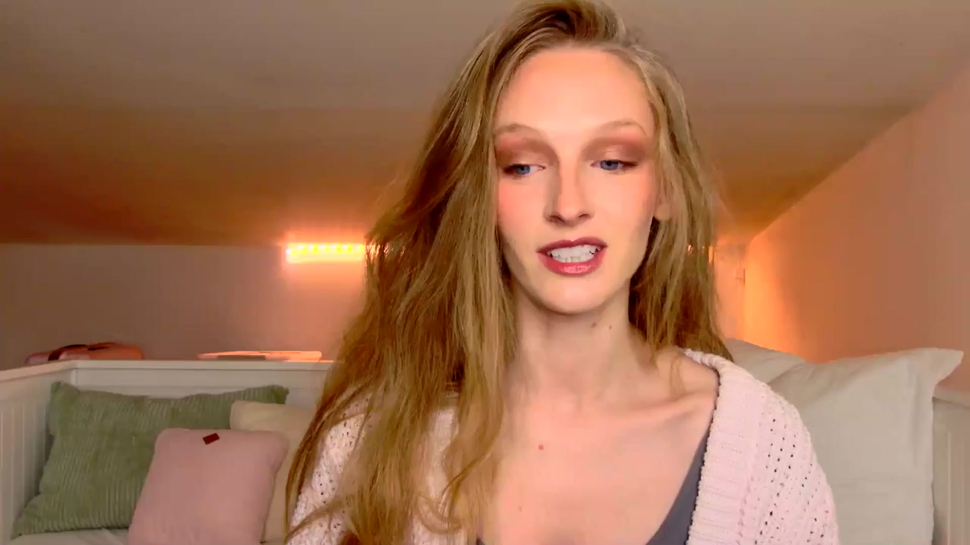 Gallery image thumbnail from Kinkywander's myfreecams stream on, 04/26/2025, 14:29 image 7 of 20