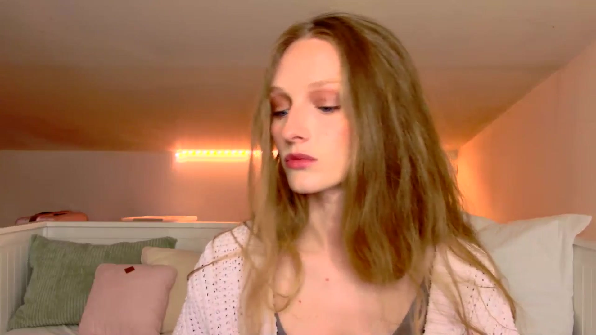 Gallery image thumbnail from Kinkywander's myfreecams stream on, 04/26/2025, 14:29 image 6 of 20