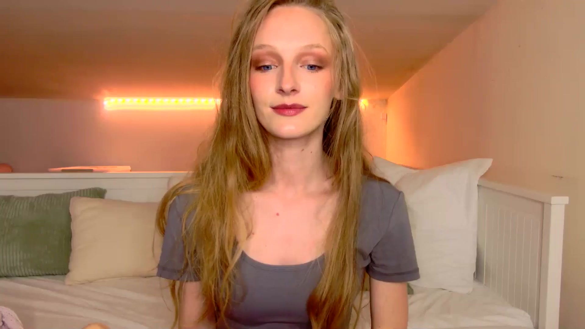 Gallery image thumbnail from Kinkywander's myfreecams stream on, 04/26/2025, 17:55 image 14 of 20