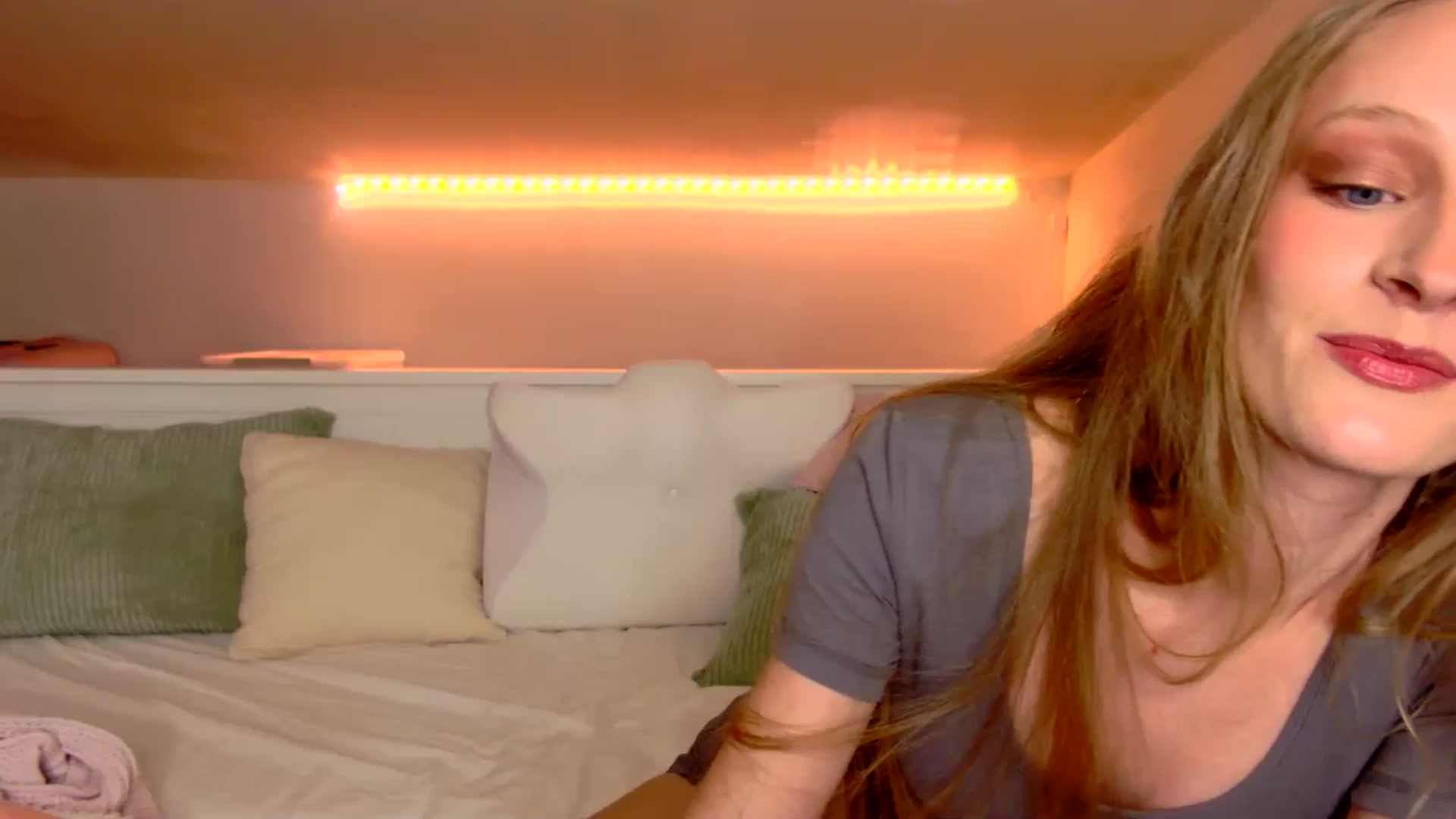 Gallery image thumbnail from Kinkywander's myfreecams stream on, 04/26/2025, 17:55 image 9 of 20