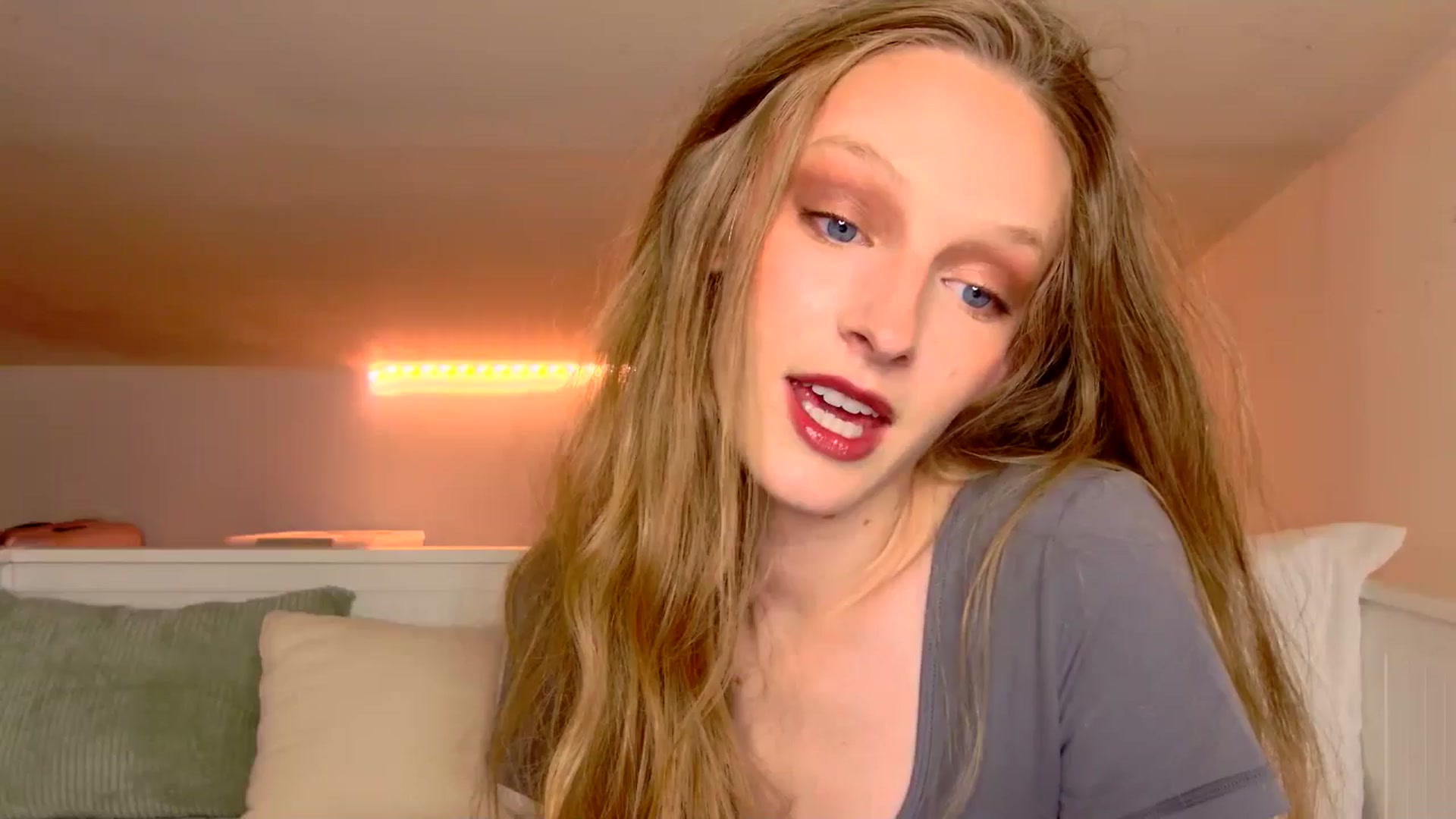 Gallery image thumbnail from Kinkywander's myfreecams stream on, 04/26/2025, 17:55 image 1 of 20