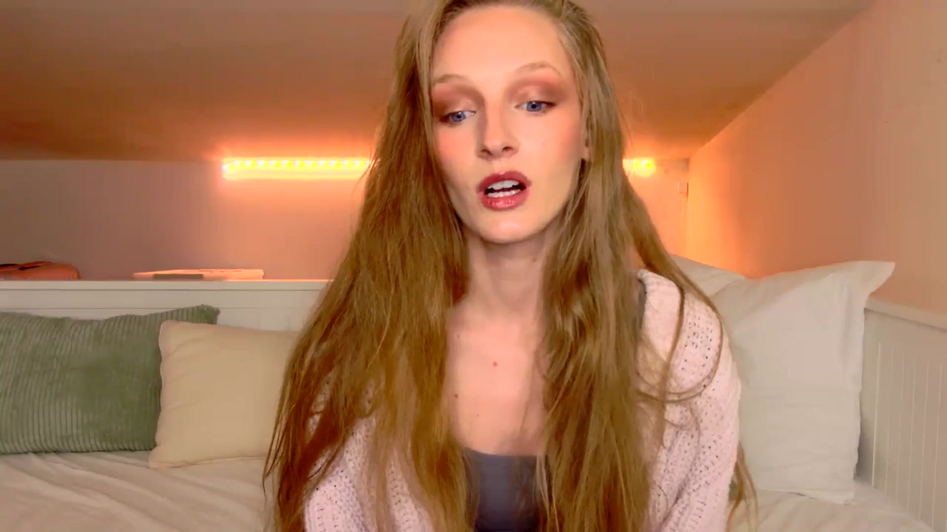 Gallery image thumbnail from Kinkywander's myfreecams stream on, 04/26/2025, 17:55 image 5 of 20