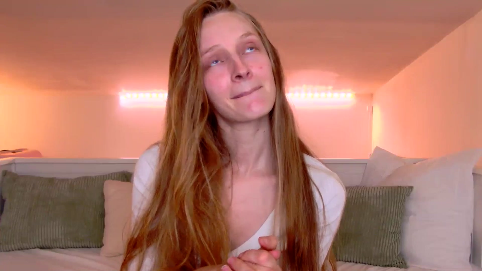 Gallery image thumbnail from Kinkywander's myfreecams stream on, 05/03/2025, 14:11 image 5 of 20