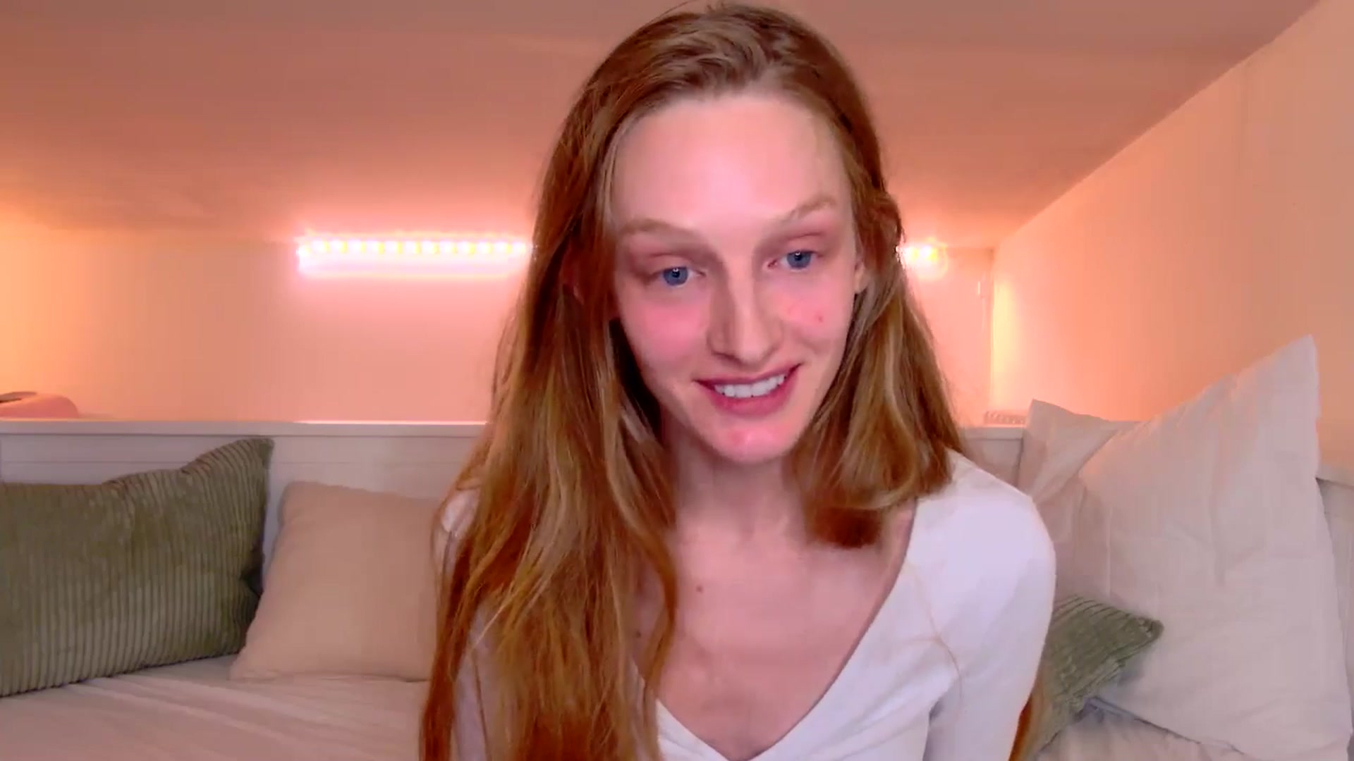 Gallery image thumbnail from Kinkywander's myfreecams stream on, 05/03/2025, 17:48 image 13 of 20