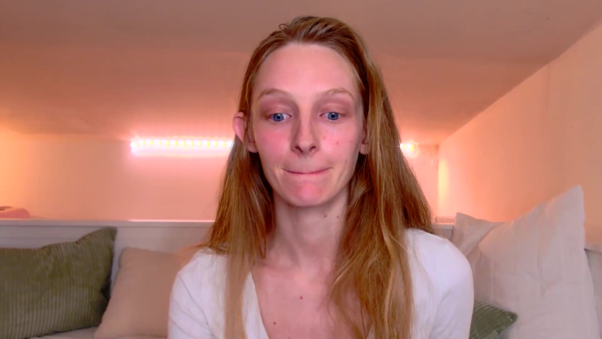 Gallery image thumbnail from Kinkywander's myfreecams stream on, 05/03/2025, 17:48 image 17 of 20