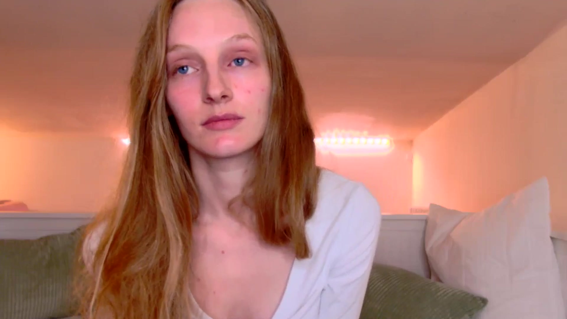 Gallery image thumbnail from Kinkywander's myfreecams stream on, 05/03/2025, 17:48 image 15 of 20