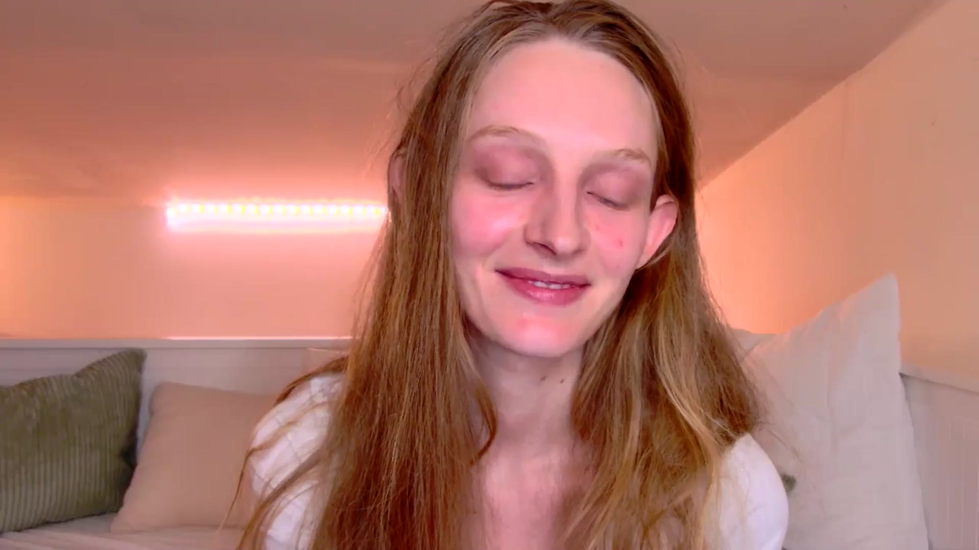 Gallery image thumbnail from Kinkywander's myfreecams stream on, 05/03/2025, 17:48 image 19 of 20