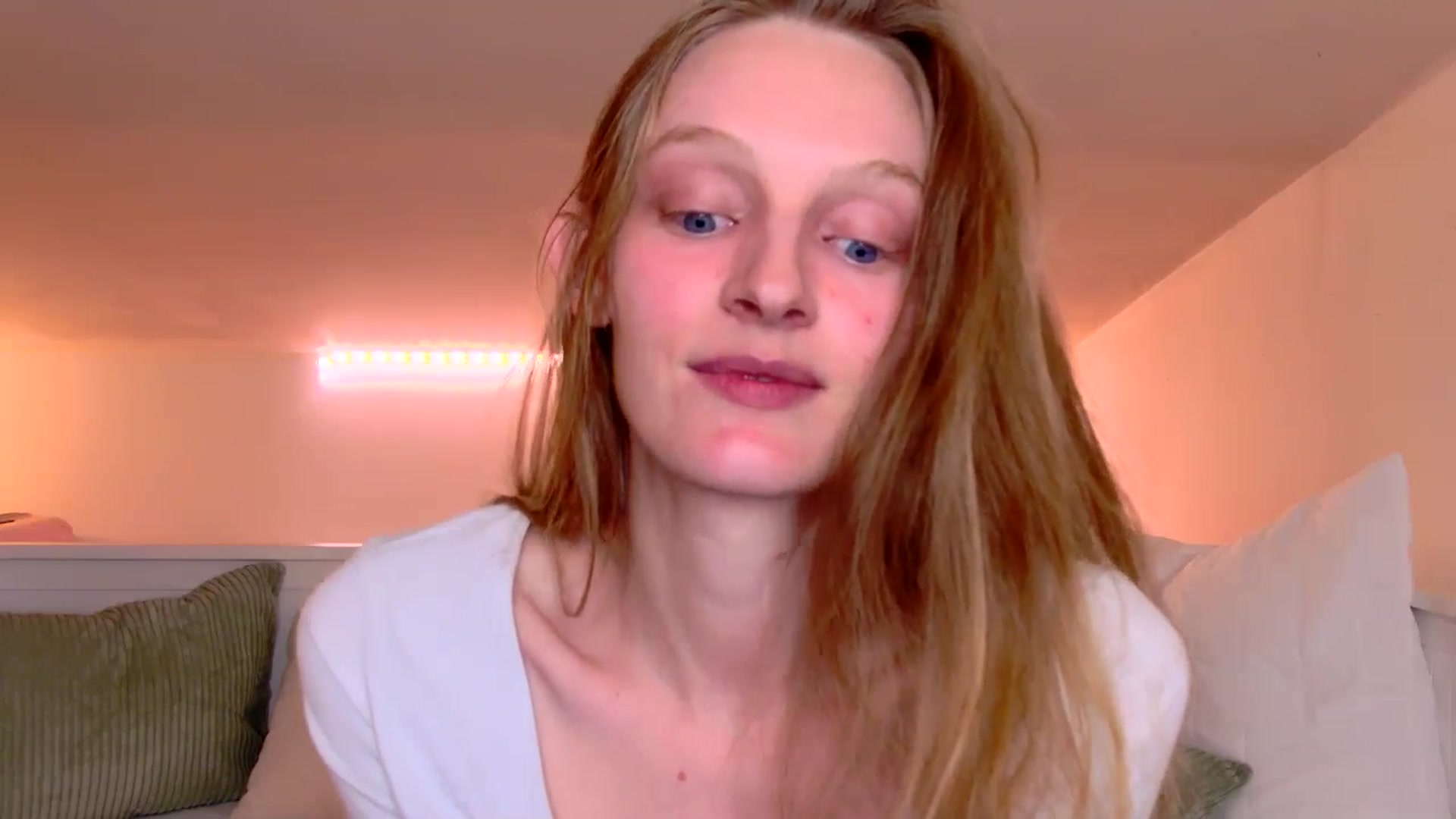 Gallery image thumbnail from Kinkywander's myfreecams stream on, 05/03/2025, 17:48 image 16 of 20
