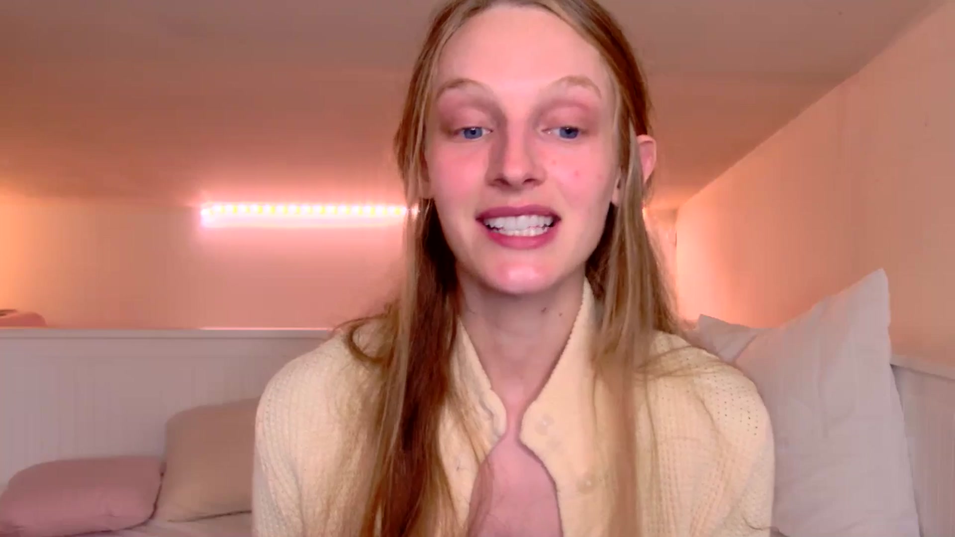 Gallery image thumbnail from Kinkywander's myfreecams stream on, 05/04/2025, 18:16 image 3 of 20
