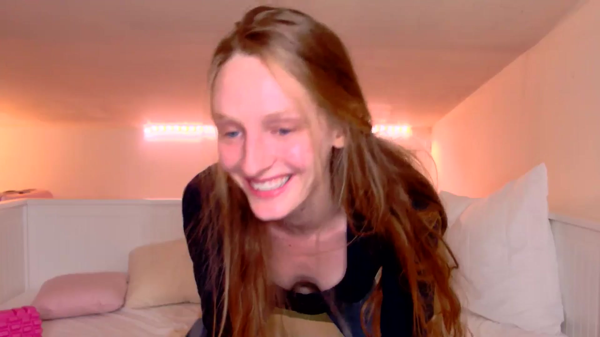 Gallery image thumbnail from Kinkywander's myfreecams stream on, 05/04/2025, 18:16 image 6 of 20