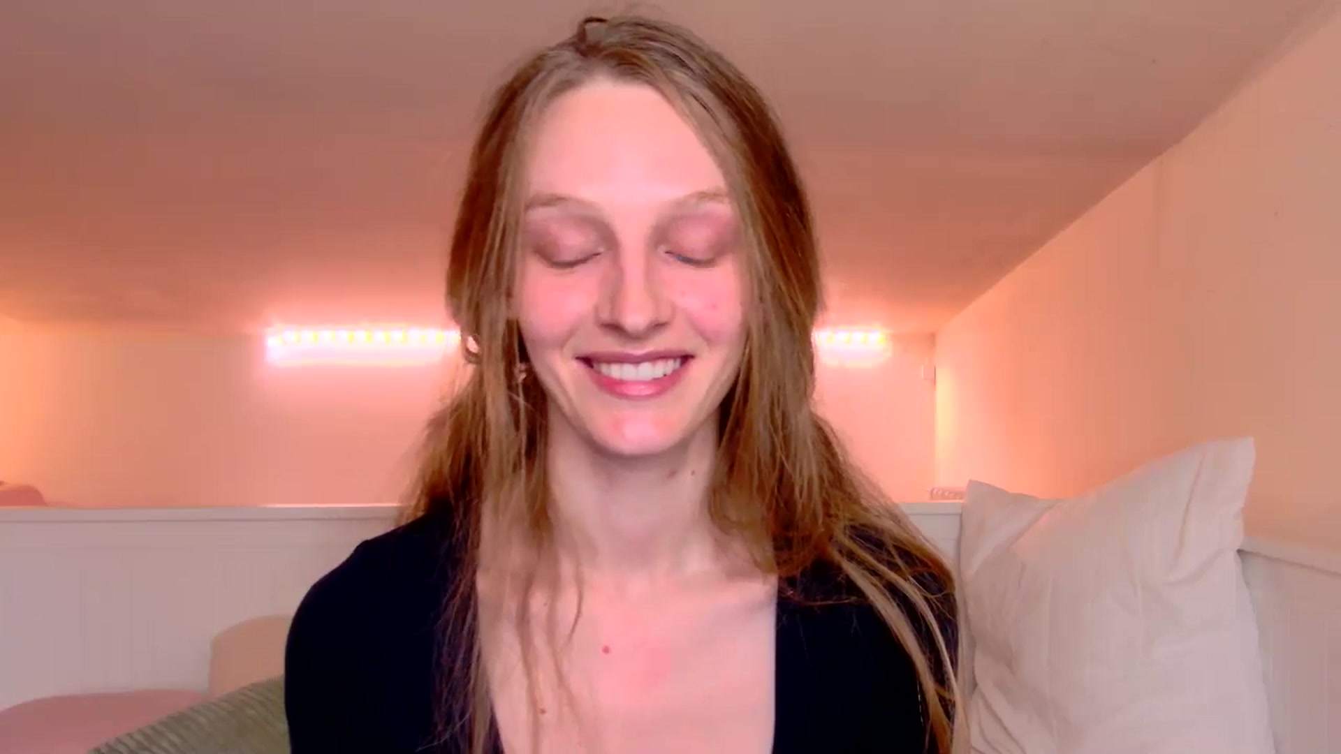 Gallery image thumbnail from Kinkywander's myfreecams stream on, 05/04/2025, 18:16 image 9 of 20