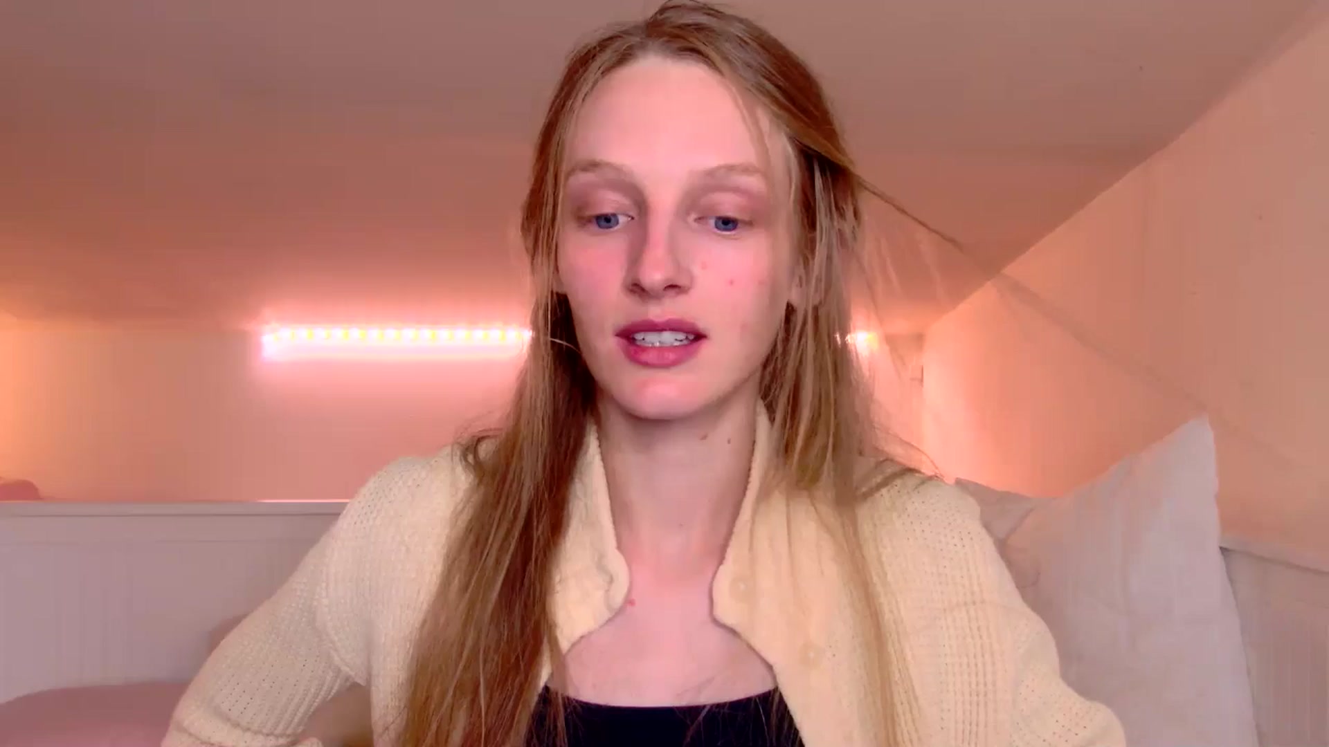 Gallery image thumbnail from Kinkywander's myfreecams stream on, 05/04/2025, 18:16 image 1 of 20